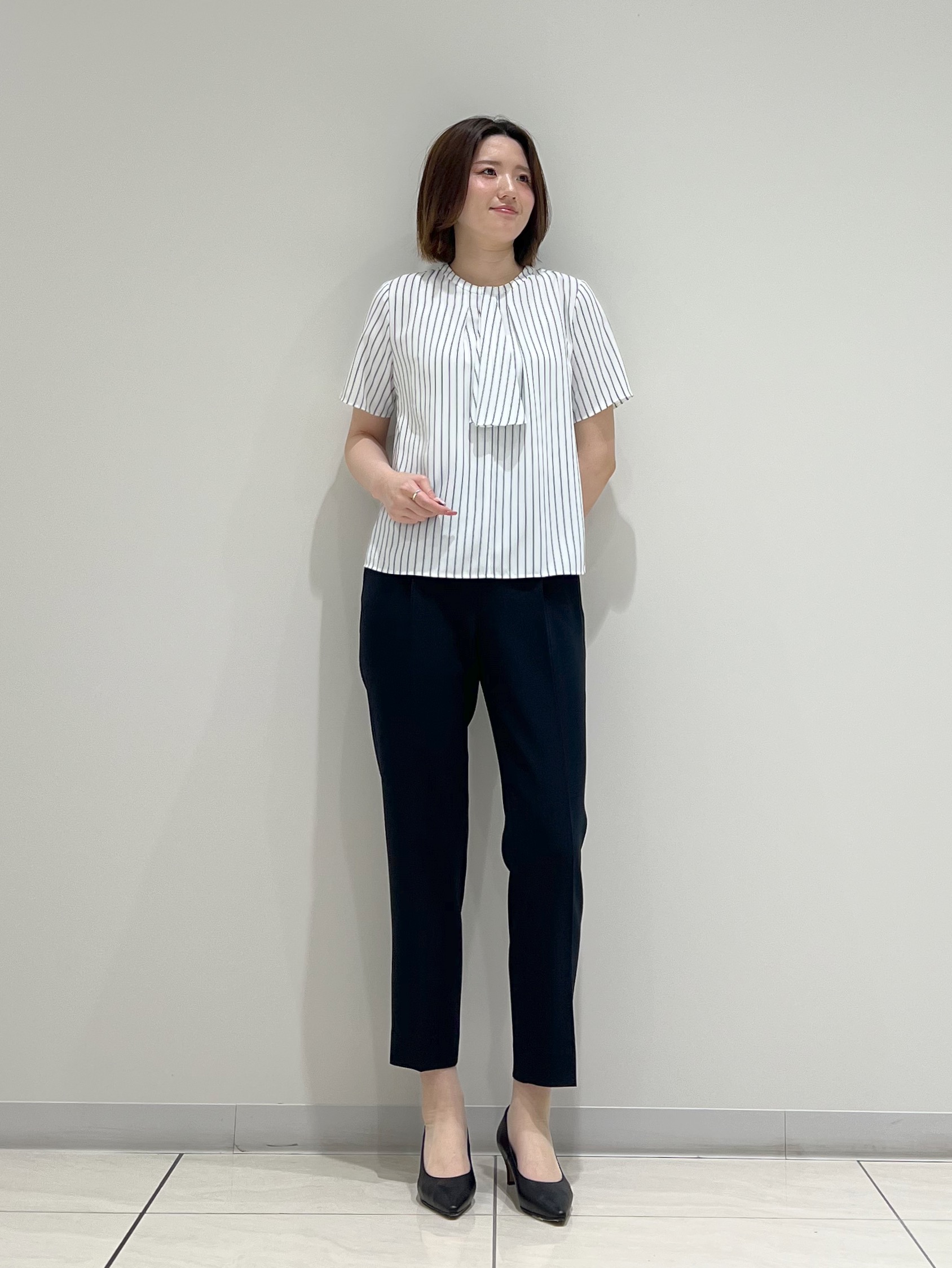 T.Kさんの「INDIVI｜【洗える／UVケア】ストライプ柄＆無地 ボウタイ風 半袖ブラウス」を使ったコーディネート