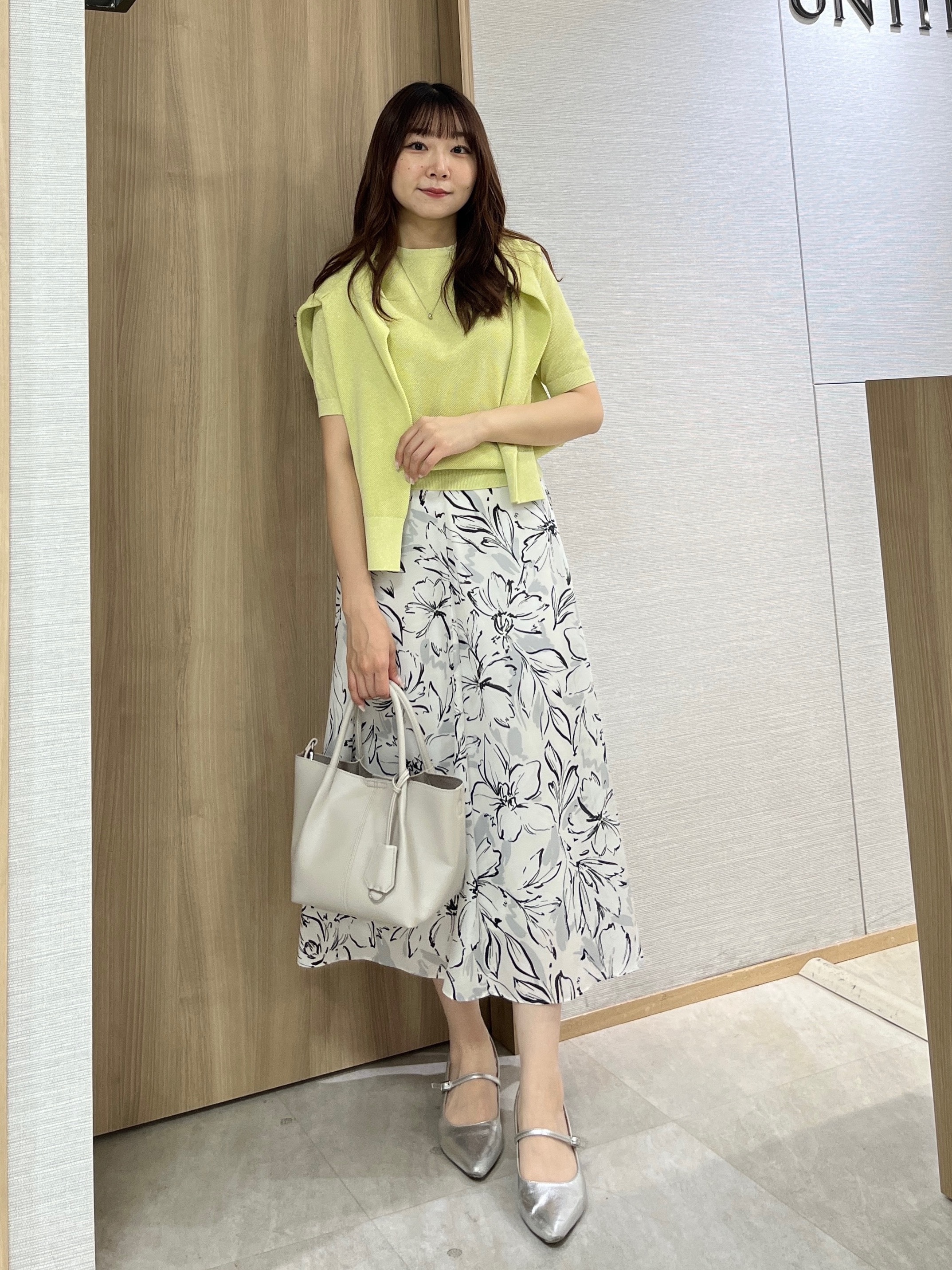 KAHOさんの「UNTITLED｜【アンサンブル可】ラメ混クルーネックカーディガン」を使ったコーディネート