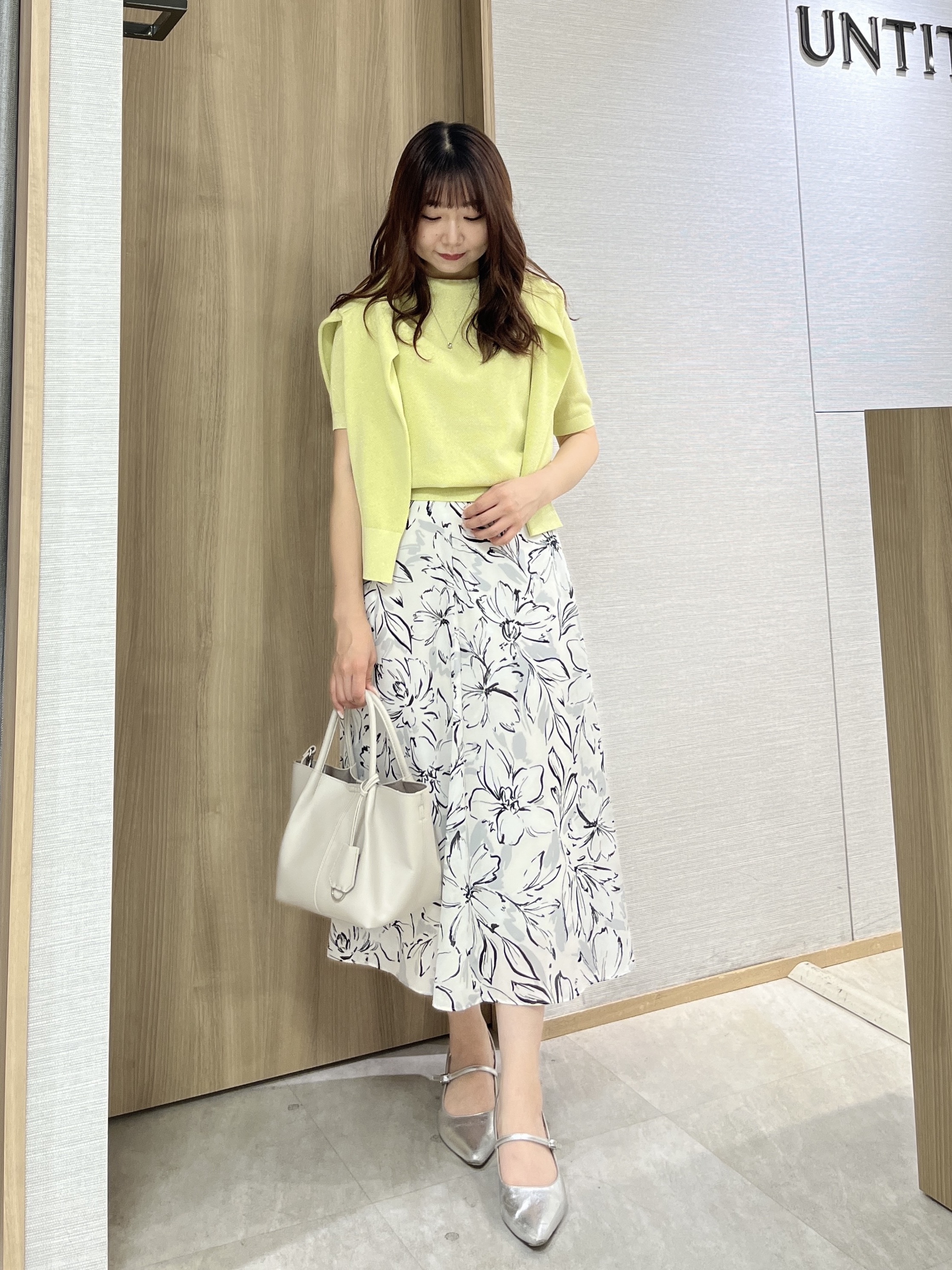 KAHOさんの「UNTITLED｜【アンサンブル可】ラメ混クルーネックカーディガン」を使ったコーディネート