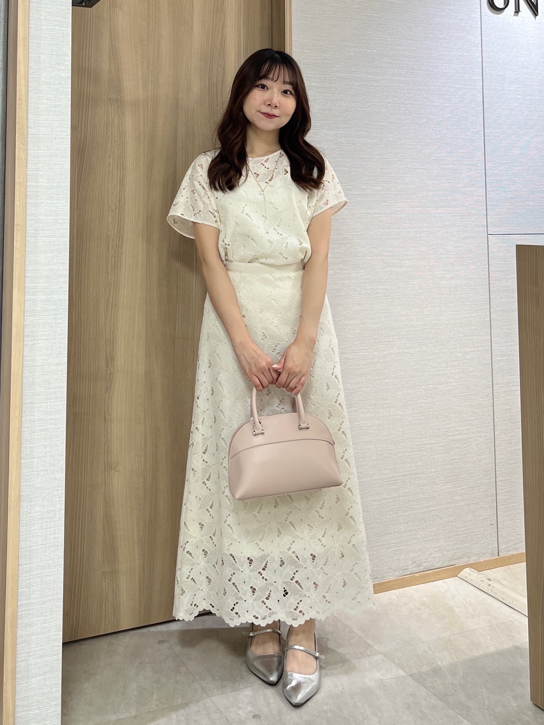 KAHOさんの「UNTITLED｜【セットアップ可能】リーフレースブラウス」を使ったコーディネート