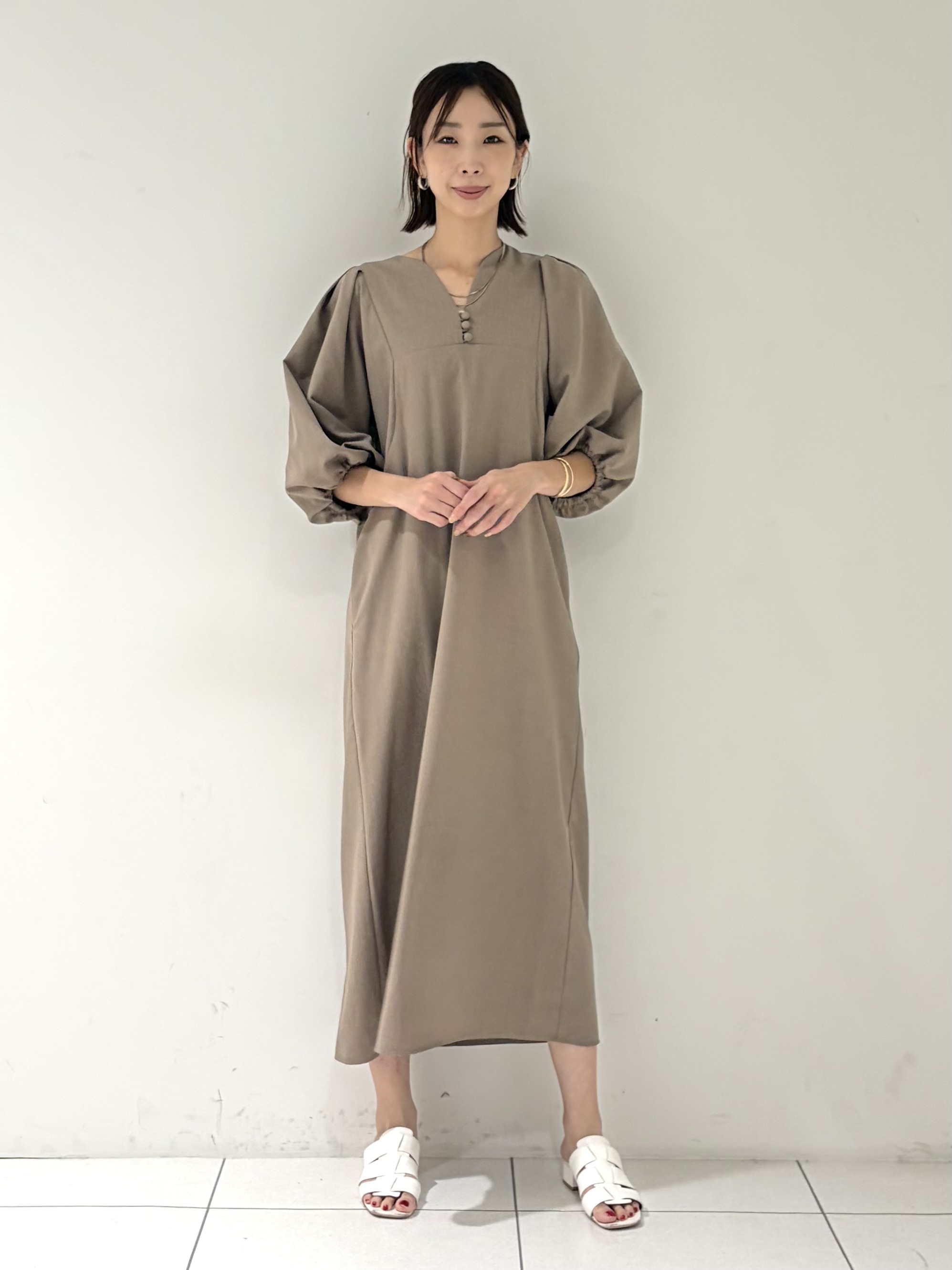 shioriさんの「INDIVI｜フォルムスリーブワンピース」を使ったコーディネート