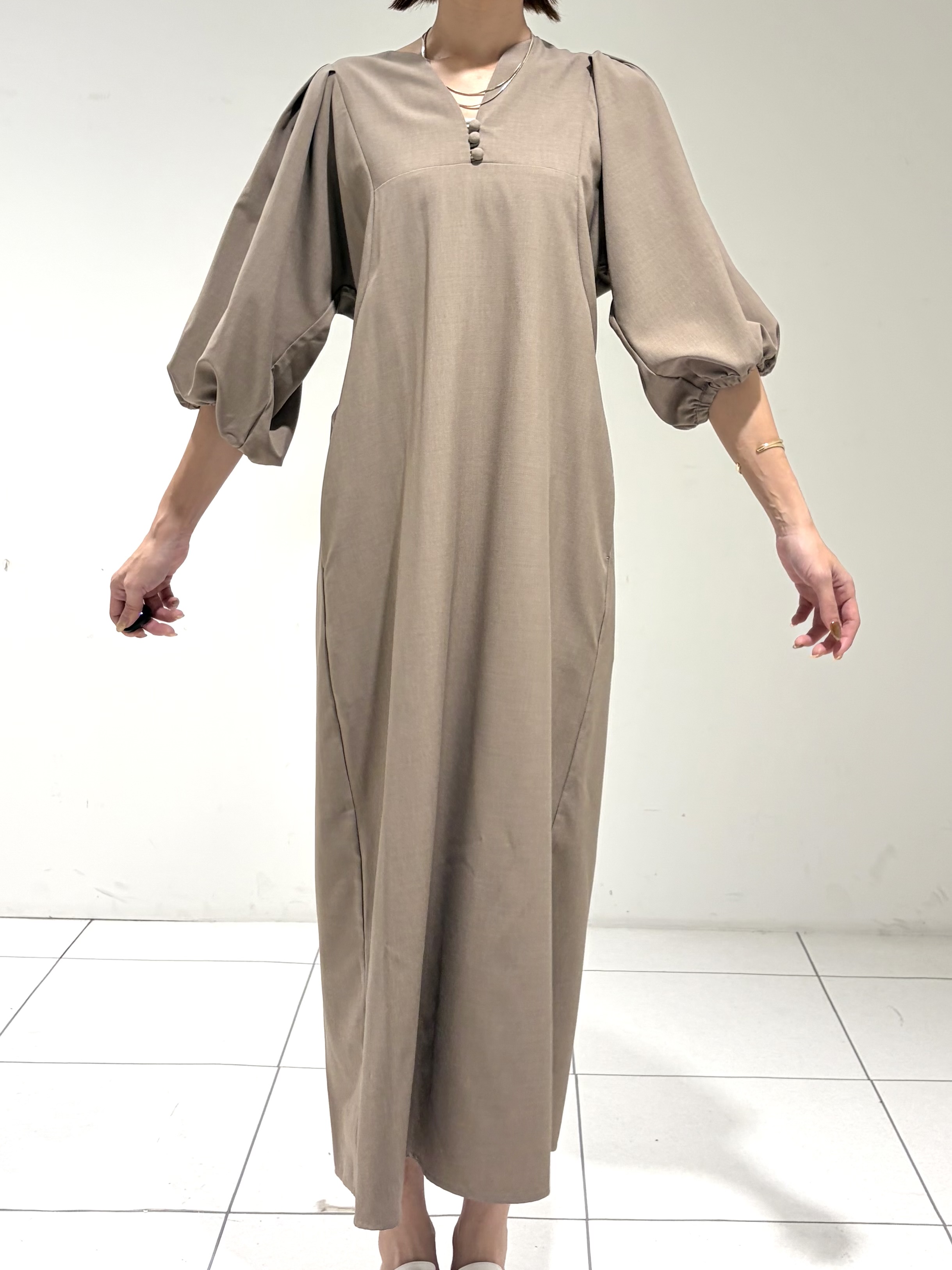 shioriさんの「INDIVI｜フォルムスリーブワンピース」を使ったコーディネート