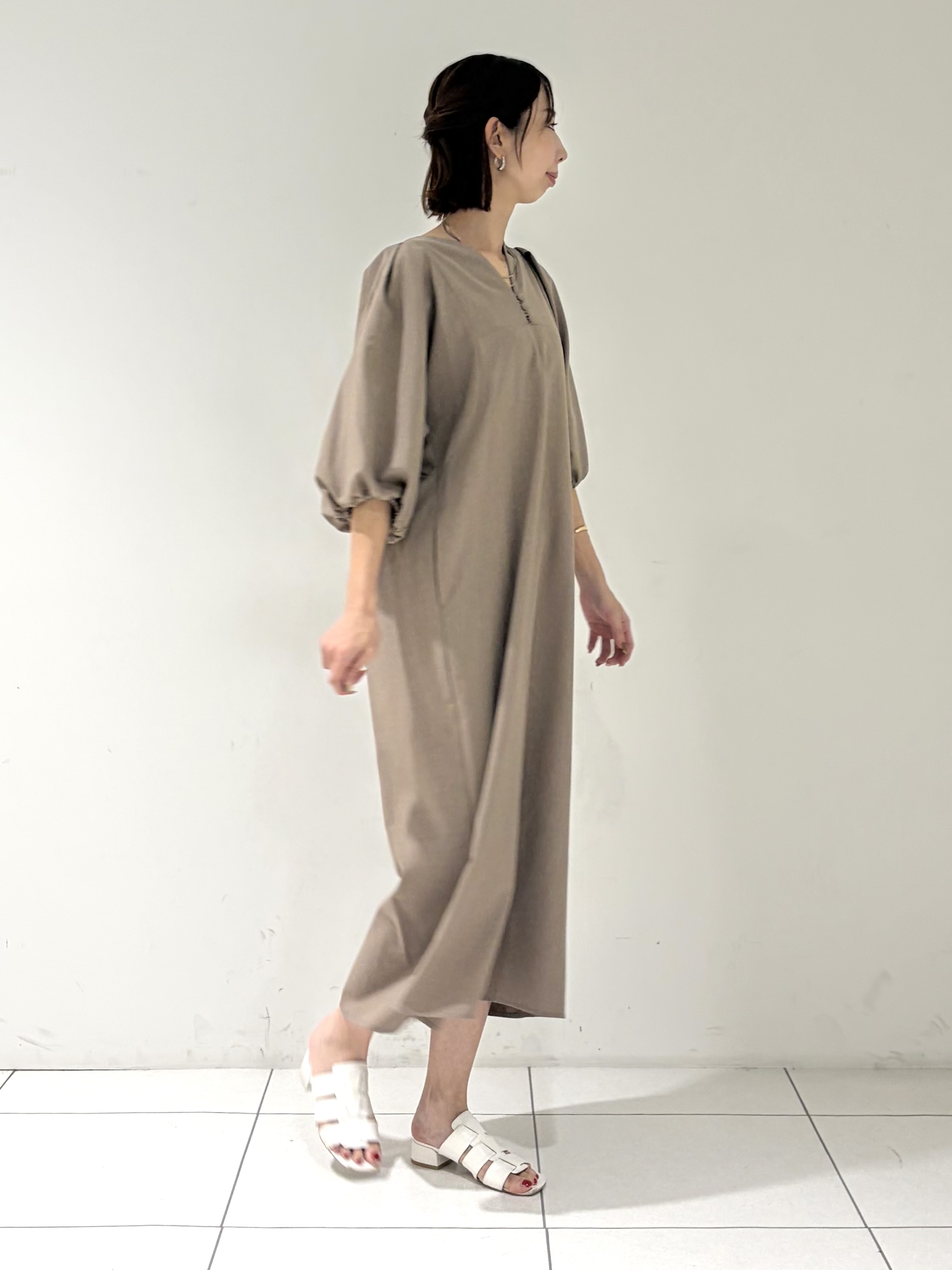 shioriさんの「INDIVI｜フォルムスリーブワンピース」を使ったコーディネート