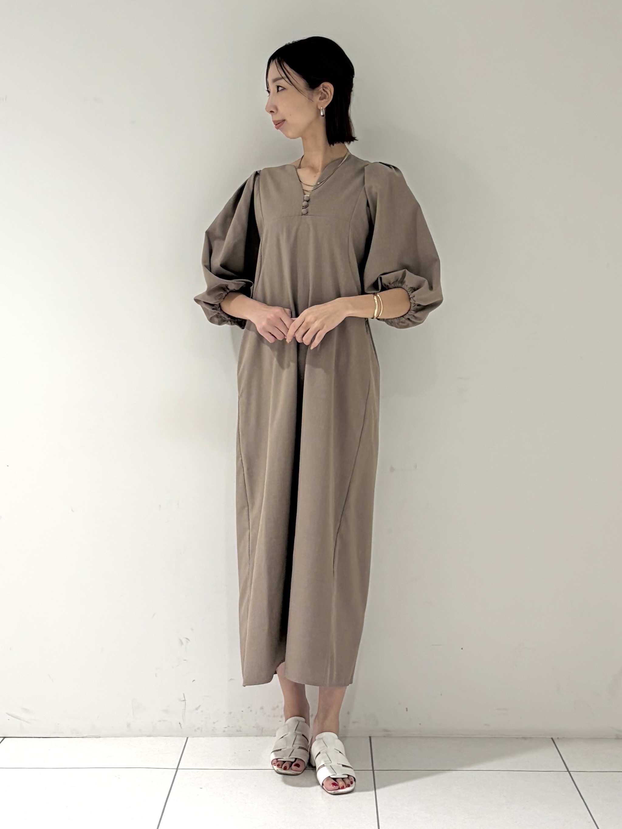 shioriさんの「INDIVI｜フォルムスリーブワンピース」を使ったコーディネート