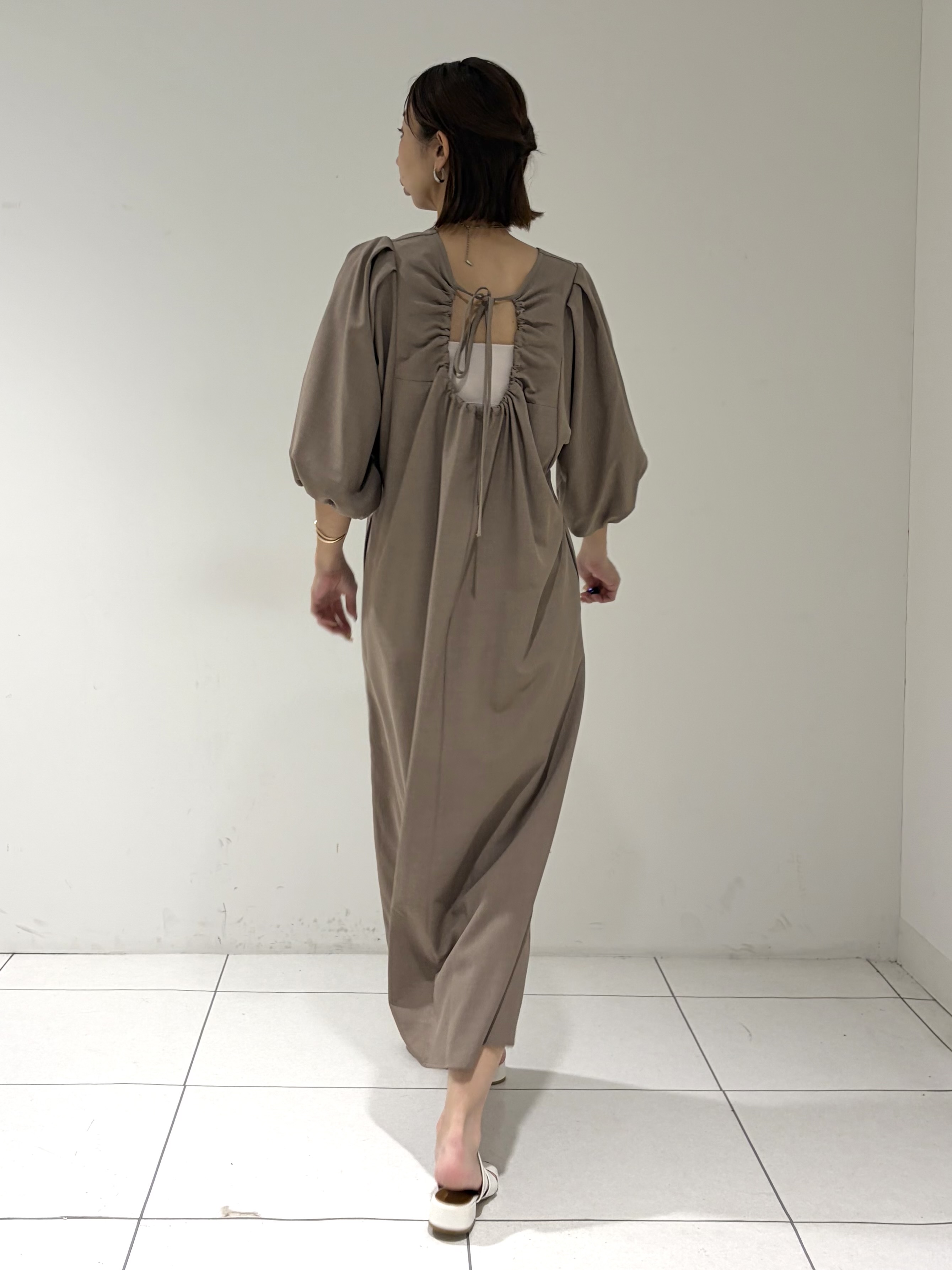 shioriさんの「INDIVI｜フォルムスリーブワンピース」を使ったコーディネート