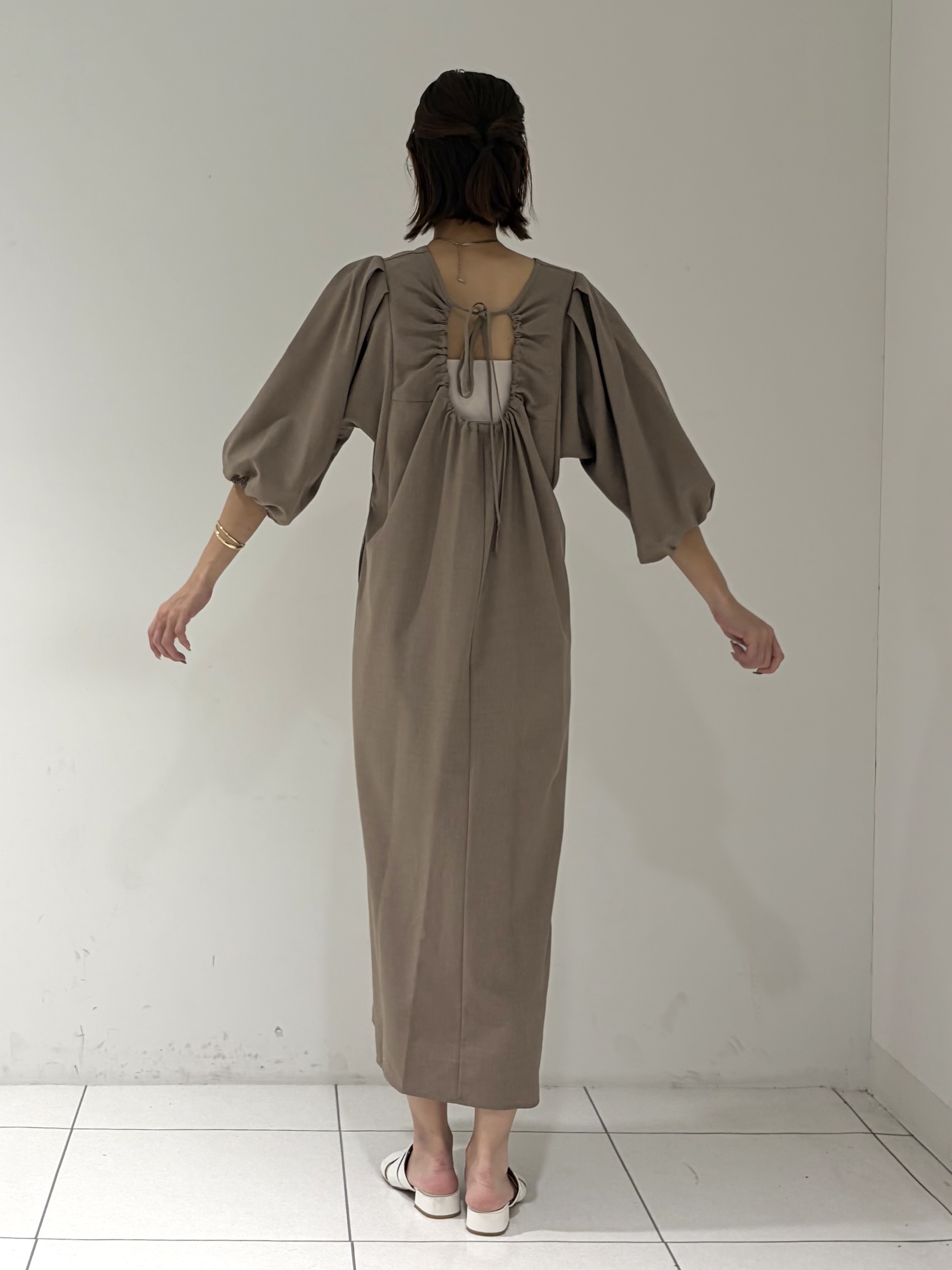 shioriさんの「INDIVI｜フォルムスリーブワンピース」を使ったコーディネート