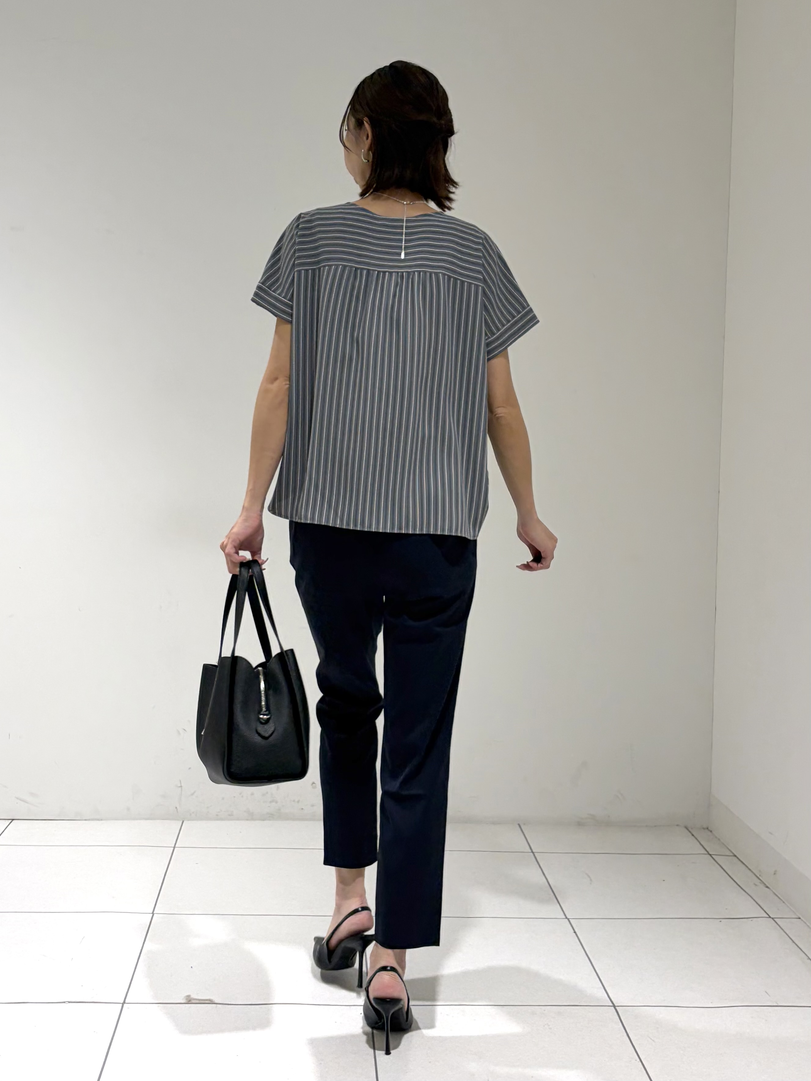 shioriさんの「INDIVI｜【清涼感／UVケア／接触冷感】Vネックストライプブラウス」を使ったコーディネート