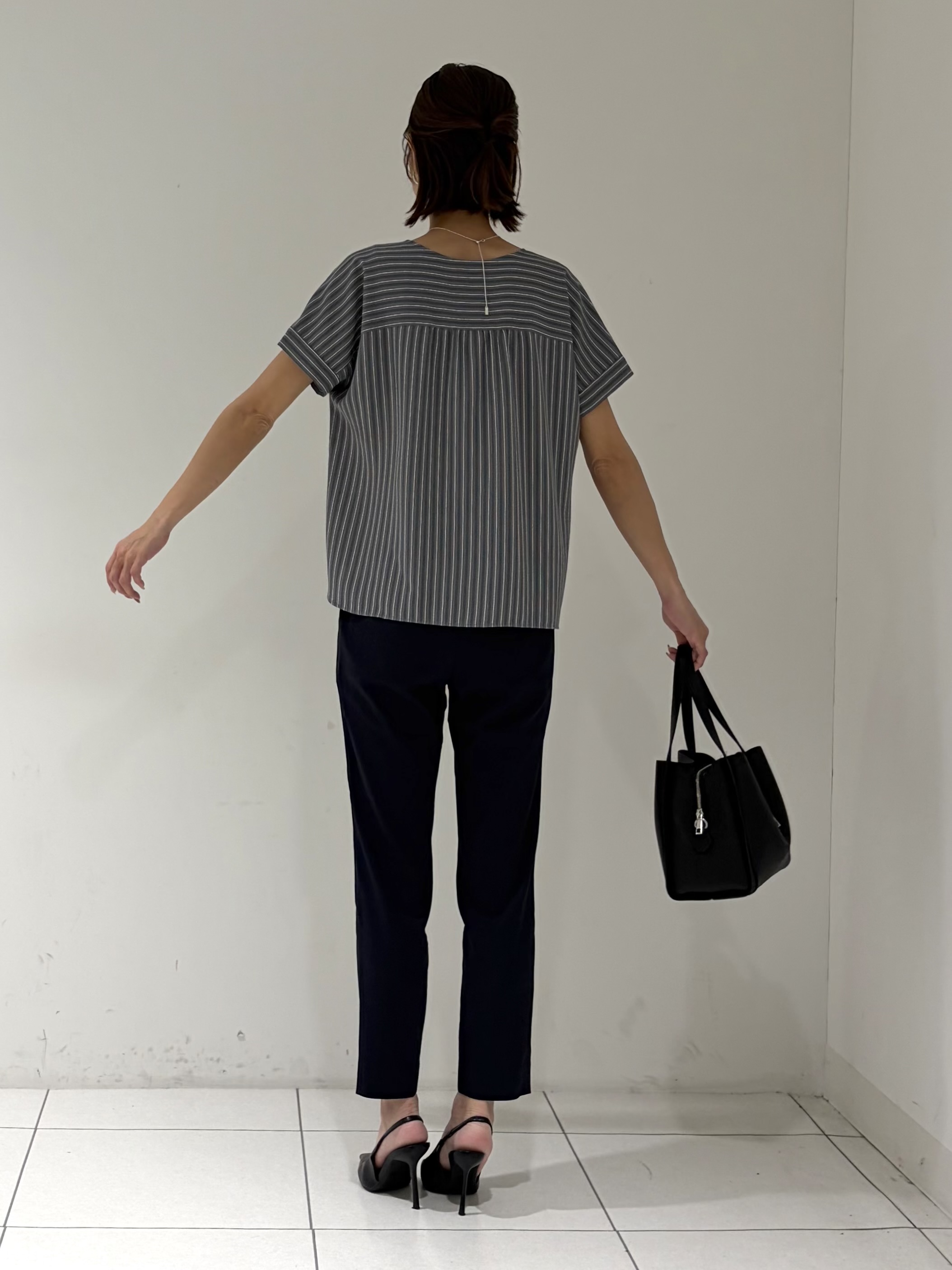 shioriさんの「INDIVI｜【清涼感／UVケア／接触冷感】Vネックストライプブラウス」を使ったコーディネート