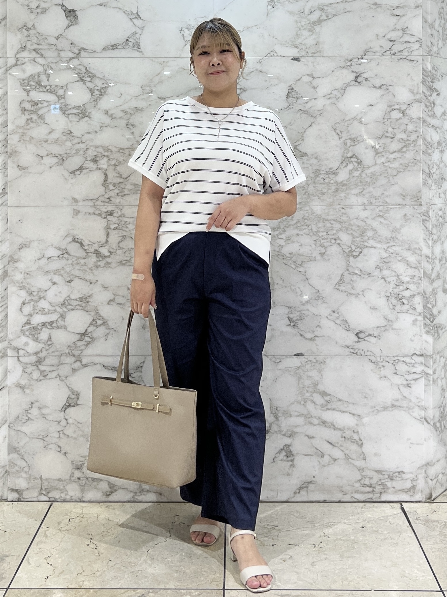 ARISAさんの「grove｜【シリーズ累計36万枚！やわらかドライタッチ】夏にうれしい多機能ロングニット」を使ったコーディネート
