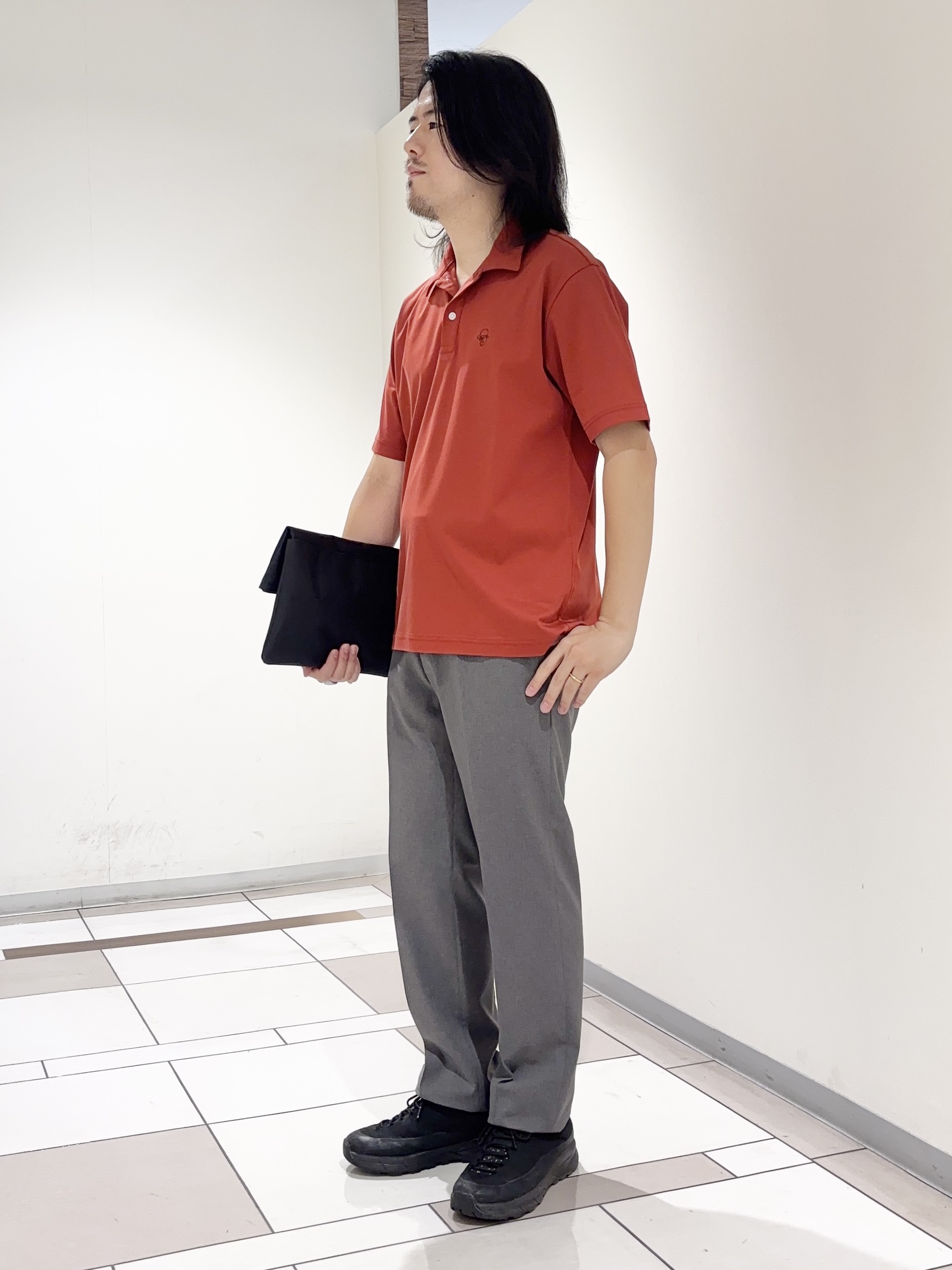 及川さんの「TAKEO KIKUCHI｜【接触冷感】アイスクリアコットン ワンポイント ポロシャツ」を使ったコーディネート