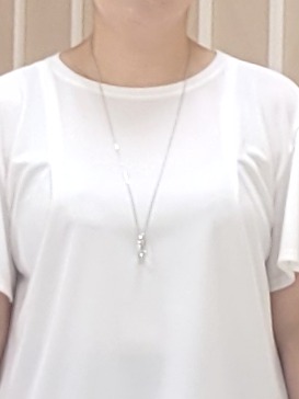 tomoさんの「COUP DE CHANCE｜【手洗い可／日本製／接触冷感】裾レースカットソー」を使ったコーディネート