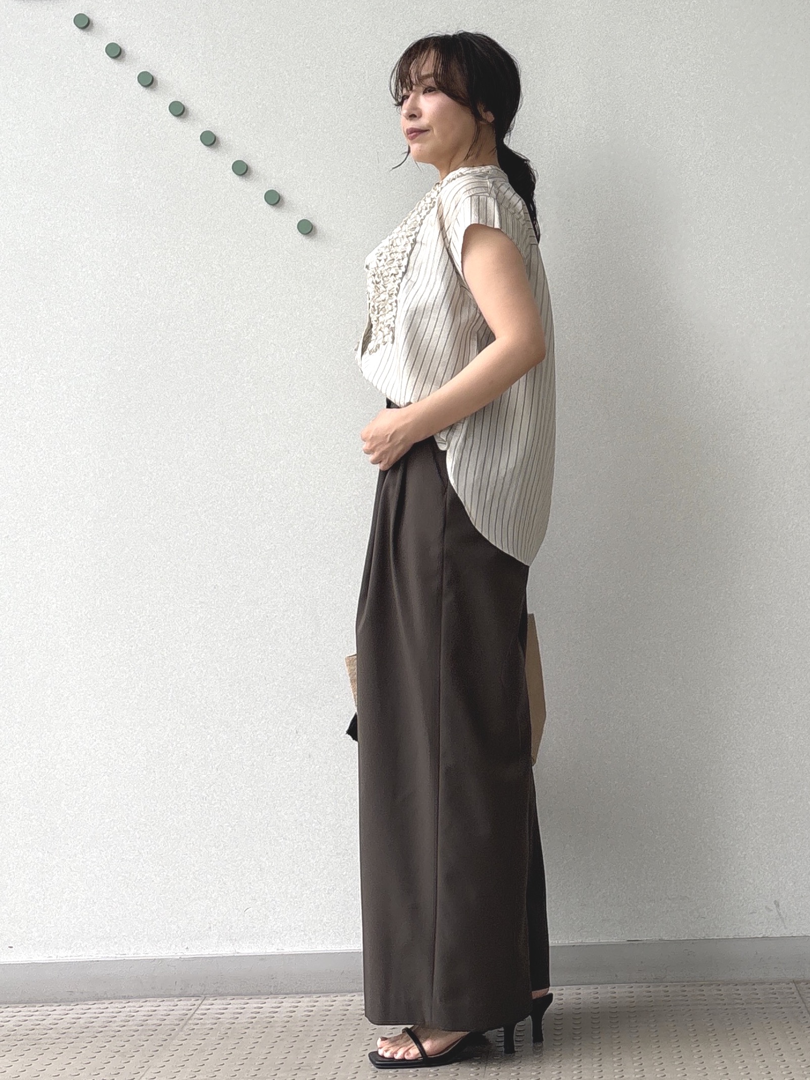 kawamuraさんの「DRESSTERIOR｜ストライプフレンチスリーブフリルブラウス」を使ったコーディネート