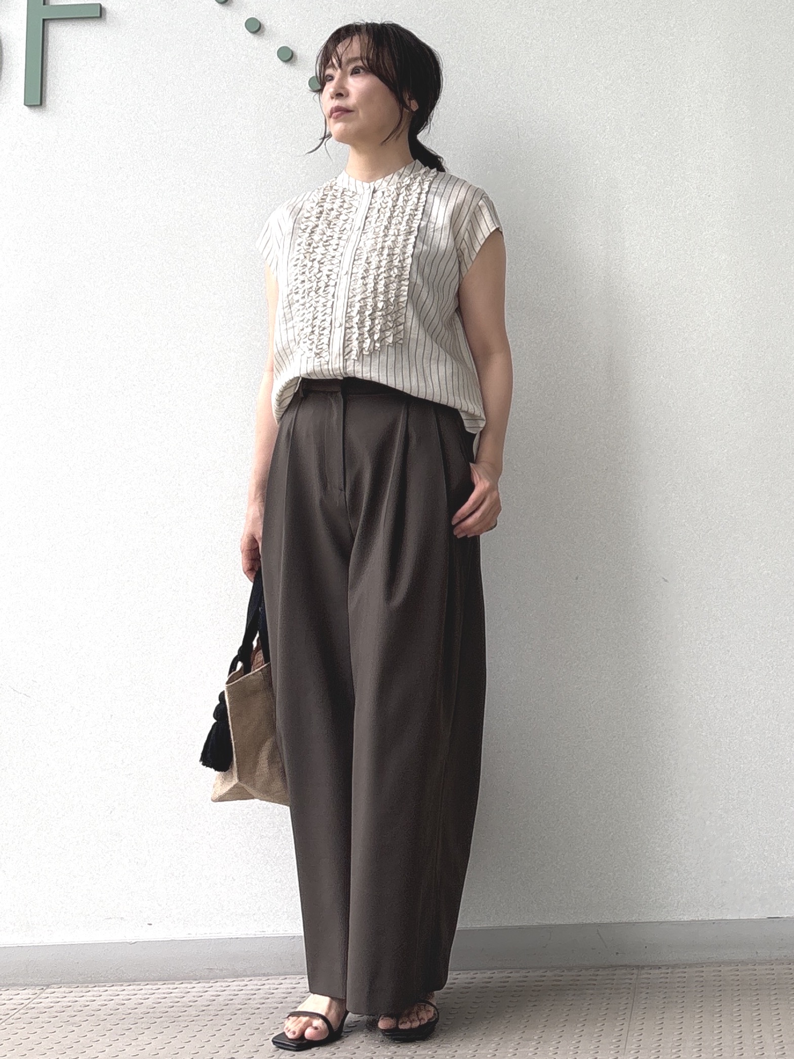 kawamuraさんの「DRESSTERIOR｜ストライプフレンチスリーブフリルブラウス」を使ったコーディネート
