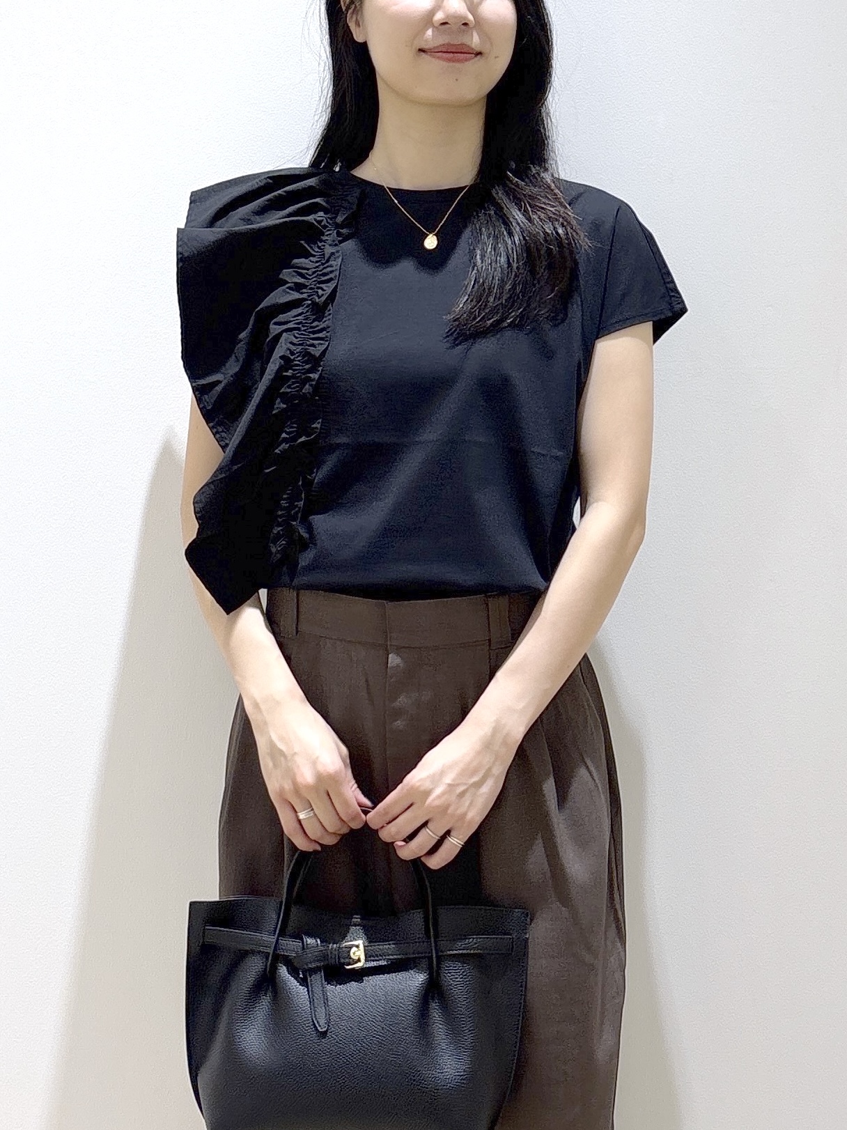 sachikoさんの「OPAQUE.CLIP｜【UVケア／接触冷感】アシメフリルドッキングカットソー《洗濯機OK》」を使ったコーディネート