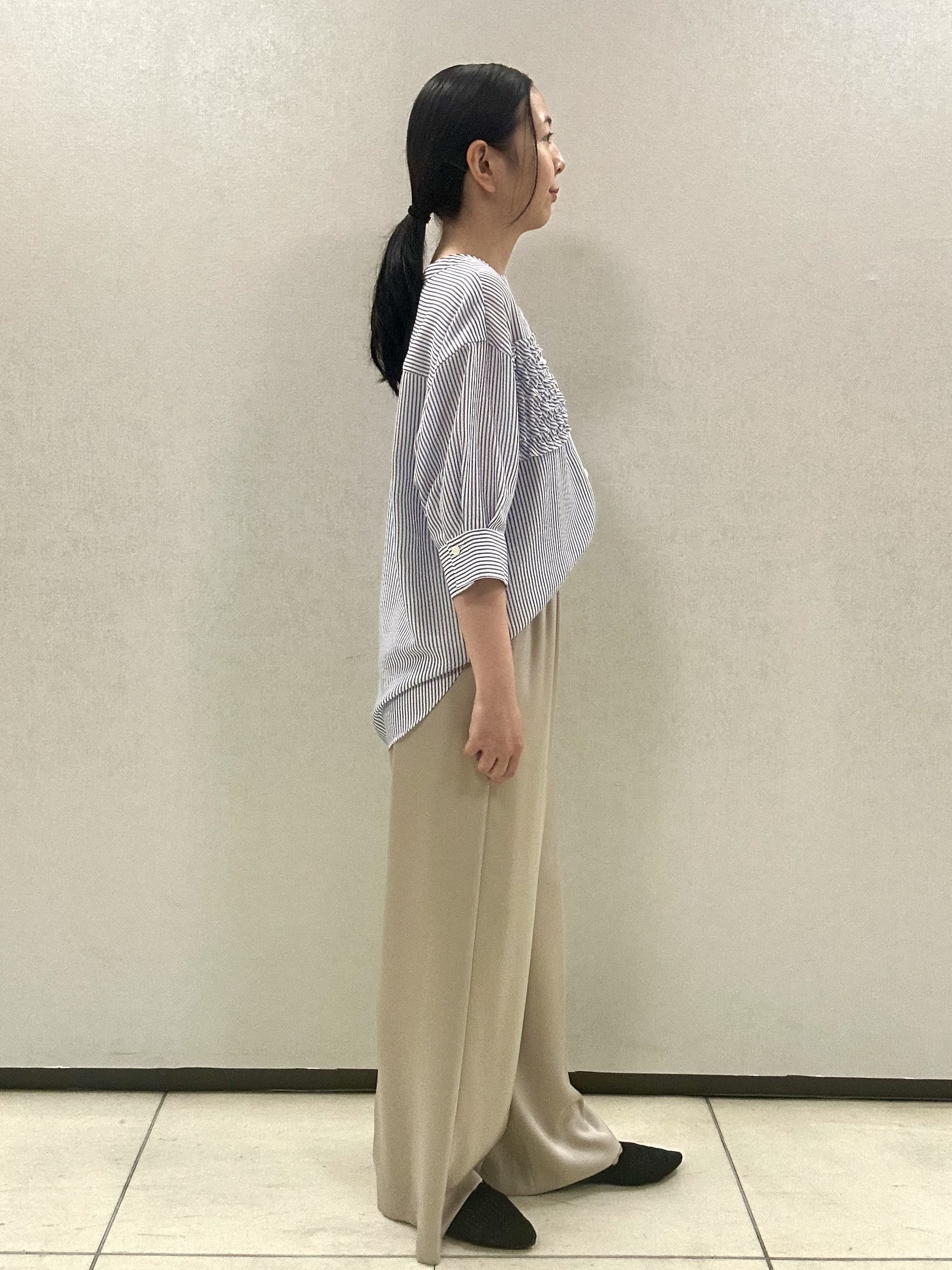 miiさんの「UNTITLED｜【接触冷感/通気性/洗える】フロントフリルブラウス」を使ったコーディネート