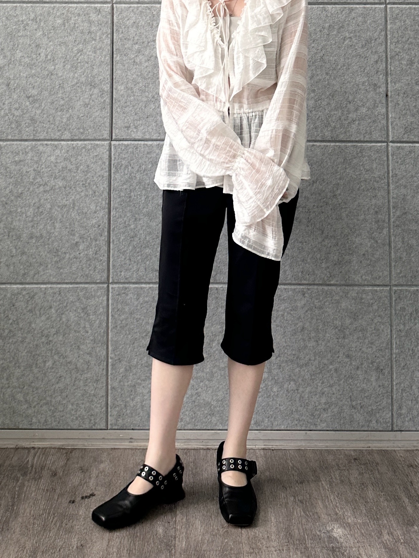Buyer sakkoさんの「CODE A｜dream ruffle lace blouse」を使ったコーディネート