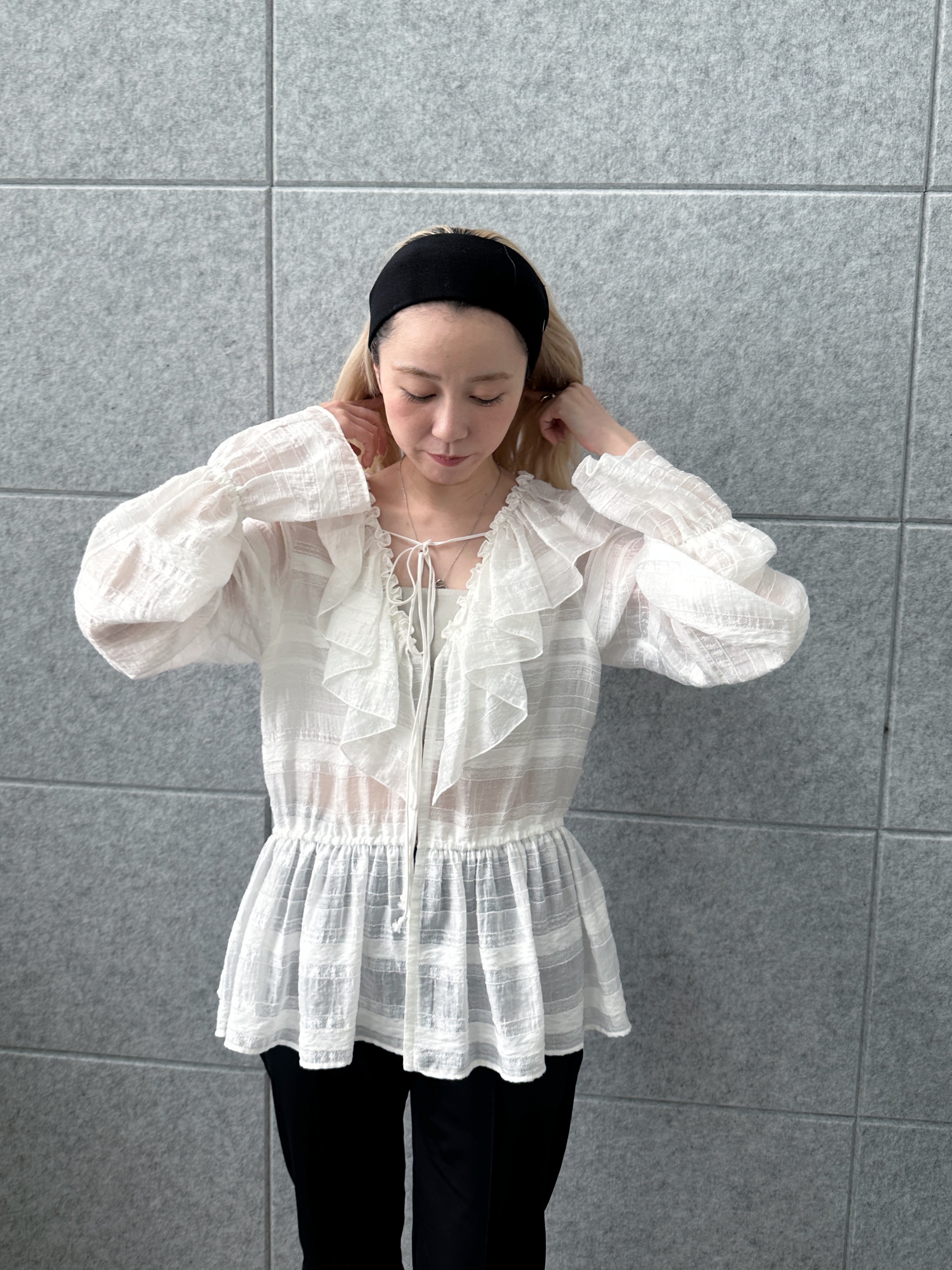Buyer sakkoさんの「CODE A｜dream ruffle lace blouse」を使ったコーディネート