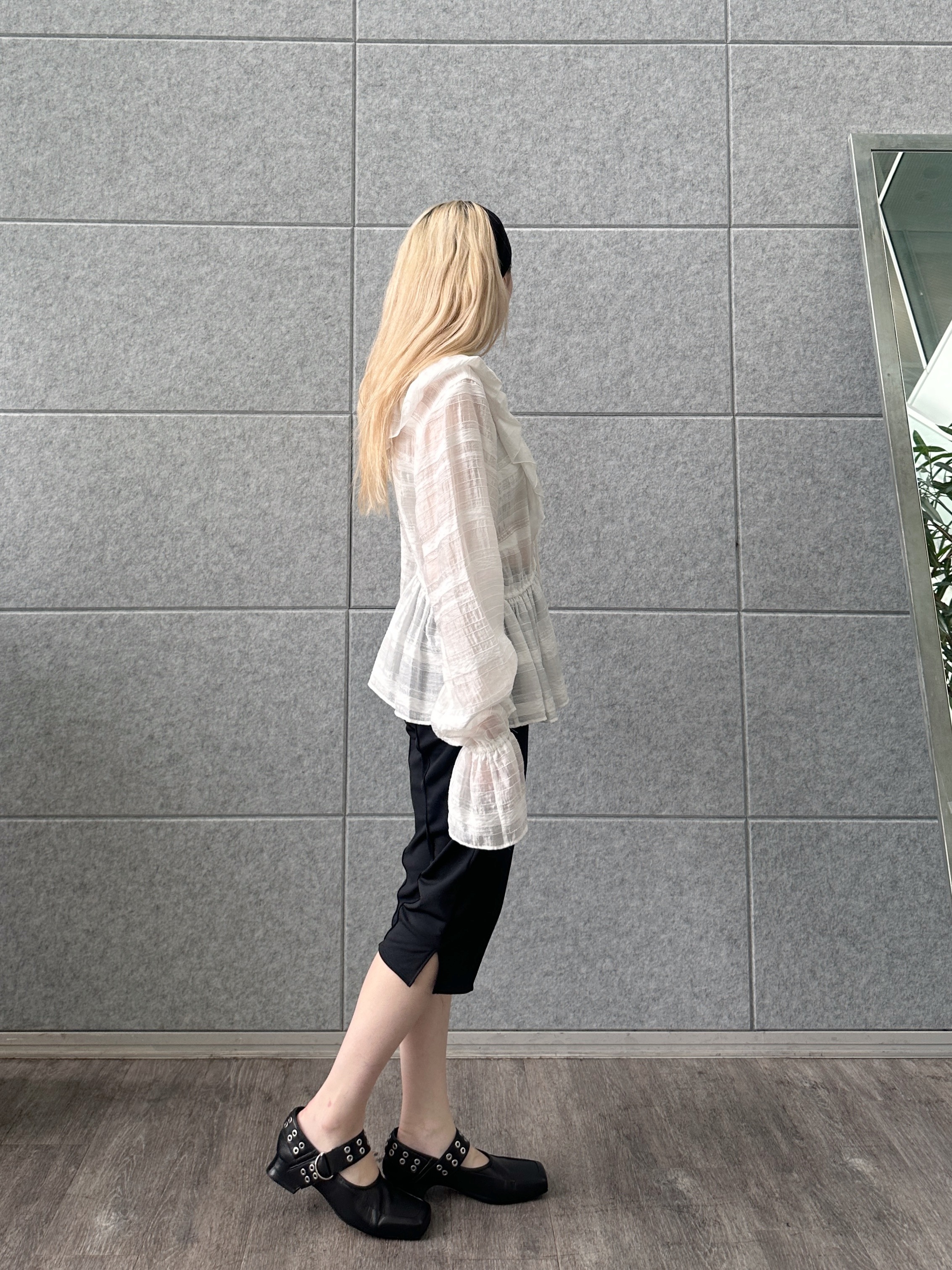 Buyer sakkoさんの「CODE A｜dream ruffle lace blouse」を使ったコーディネート