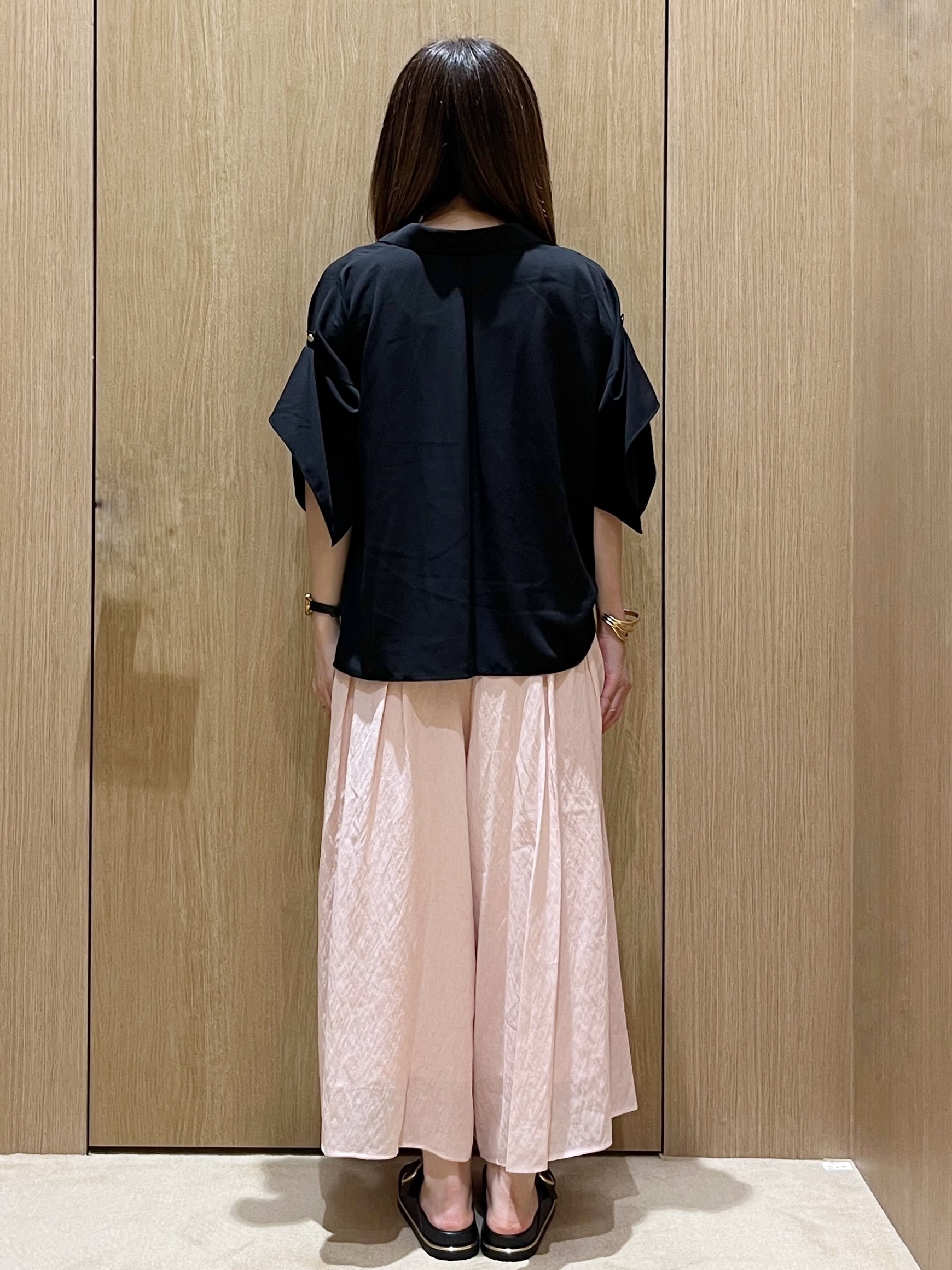 yukariさんの「OPAQUE.CLIP｜【UV／接触冷感／吸水速乾／】タックスリーブスキッパーブラウス《洗濯機OK》」を使ったコーディネート