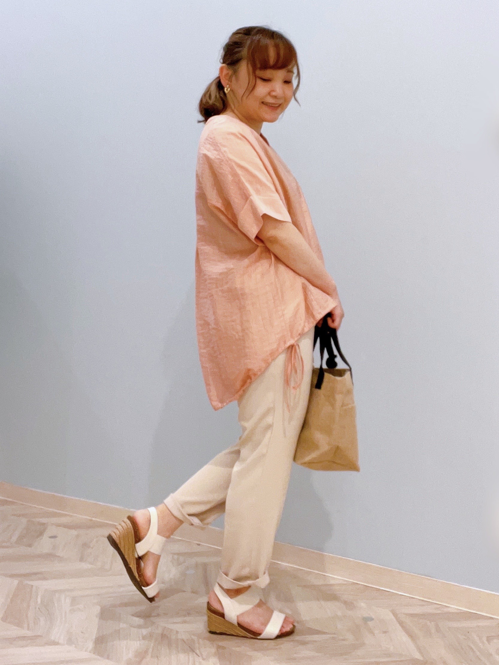 kitaさんの「SHOO･LA･RUE｜【高レビュー/体型カバー】インせず着られる スキッパー裾リボンブラウス」を使ったコーディネート