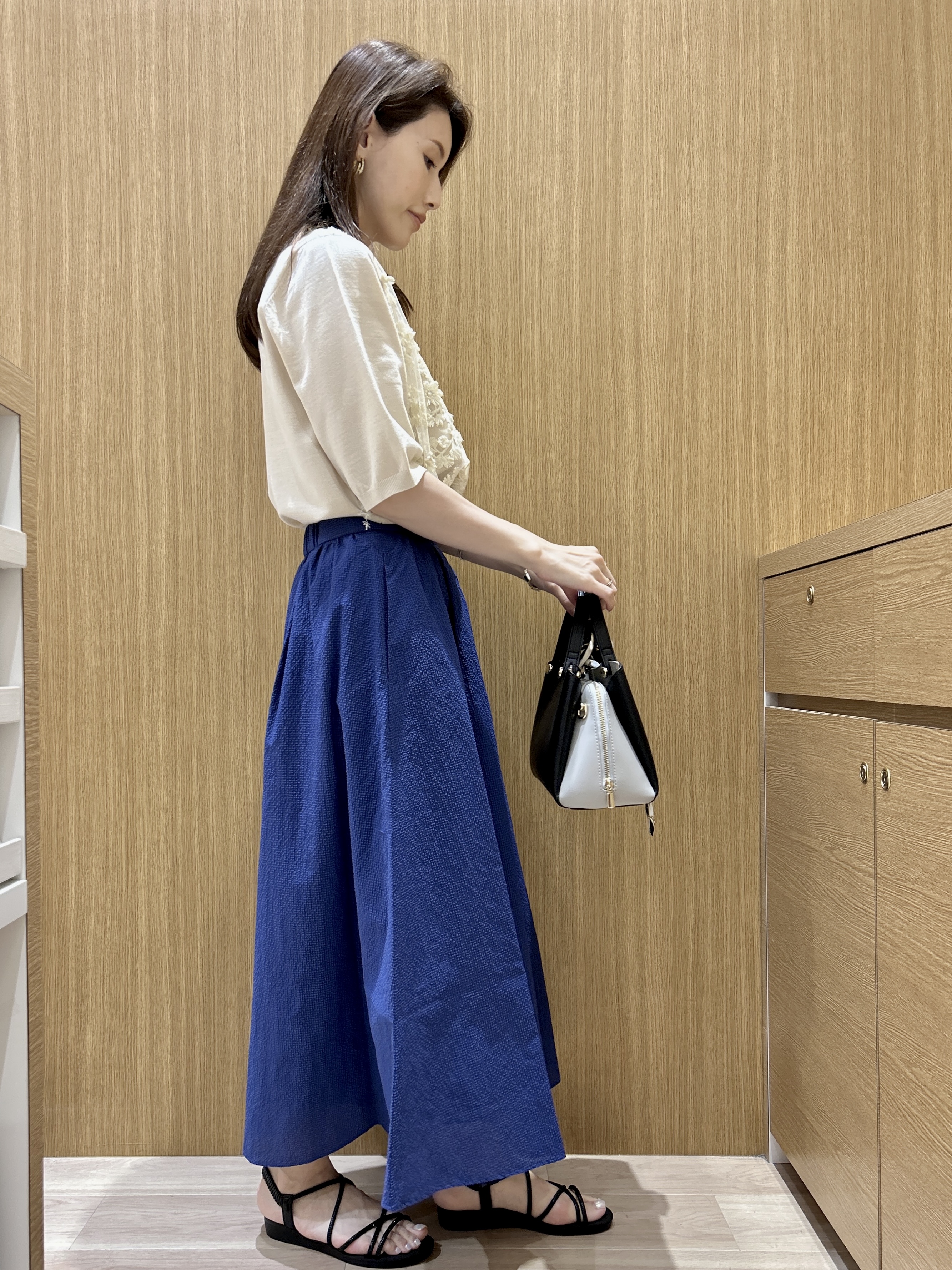 maiさんの「OPAQUE.CLIP｜フロントレースニットカーディガン【洗える】」を使ったコーディネート