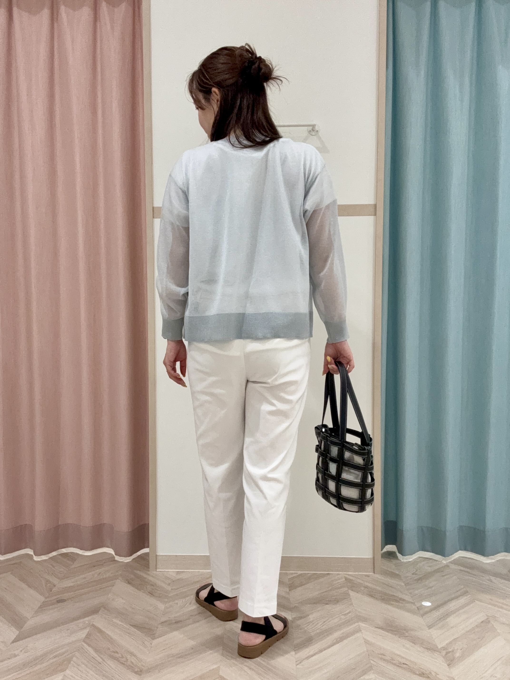 kさんの「SHOO･LA･RUE｜【汗じみ防止/ひんやり/S-LL】インせず着られる 刺繍ロゴTシャツ」を使ったコーディネート