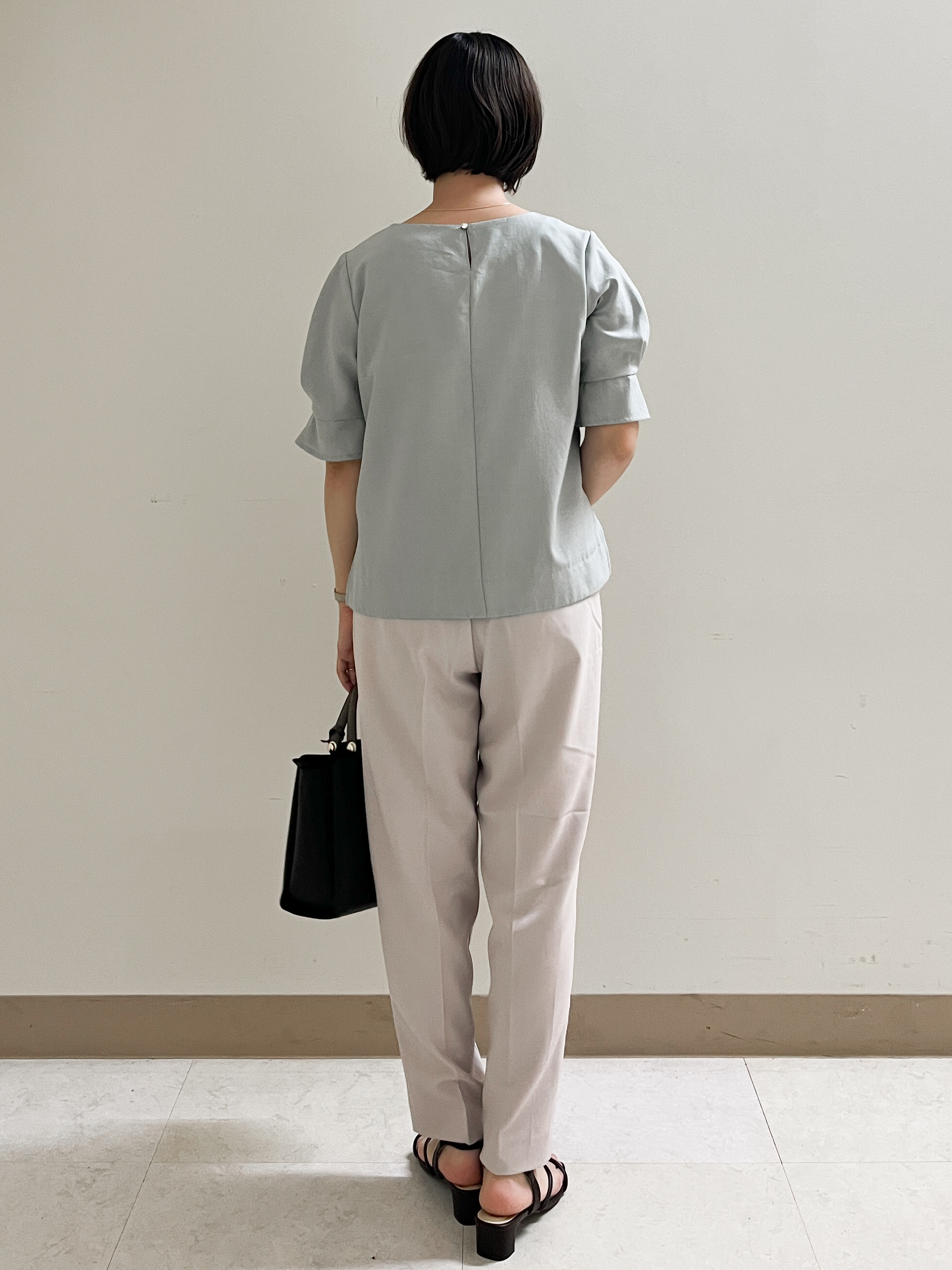 あかねさんの「OPAQUE.CLIP｜【接触冷感】タックパフスリーブブラウス《吸水速乾／防シワ／洗濯機OK／XS～3L／6col》」を使ったコーディネート