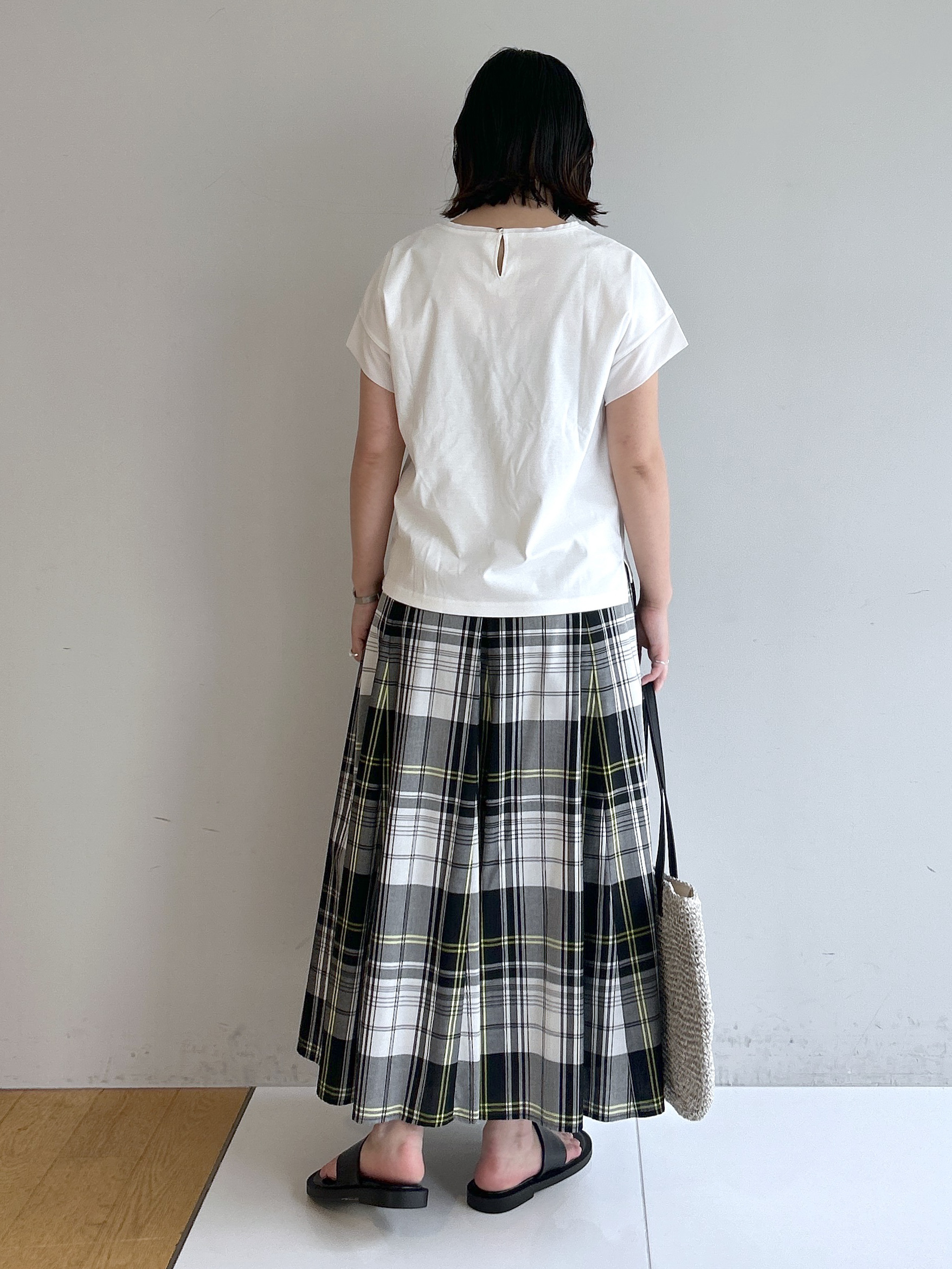Hirokaさんの「Dessin｜【UVカット/接触冷感】美光沢カットソー」を使ったコーディネート