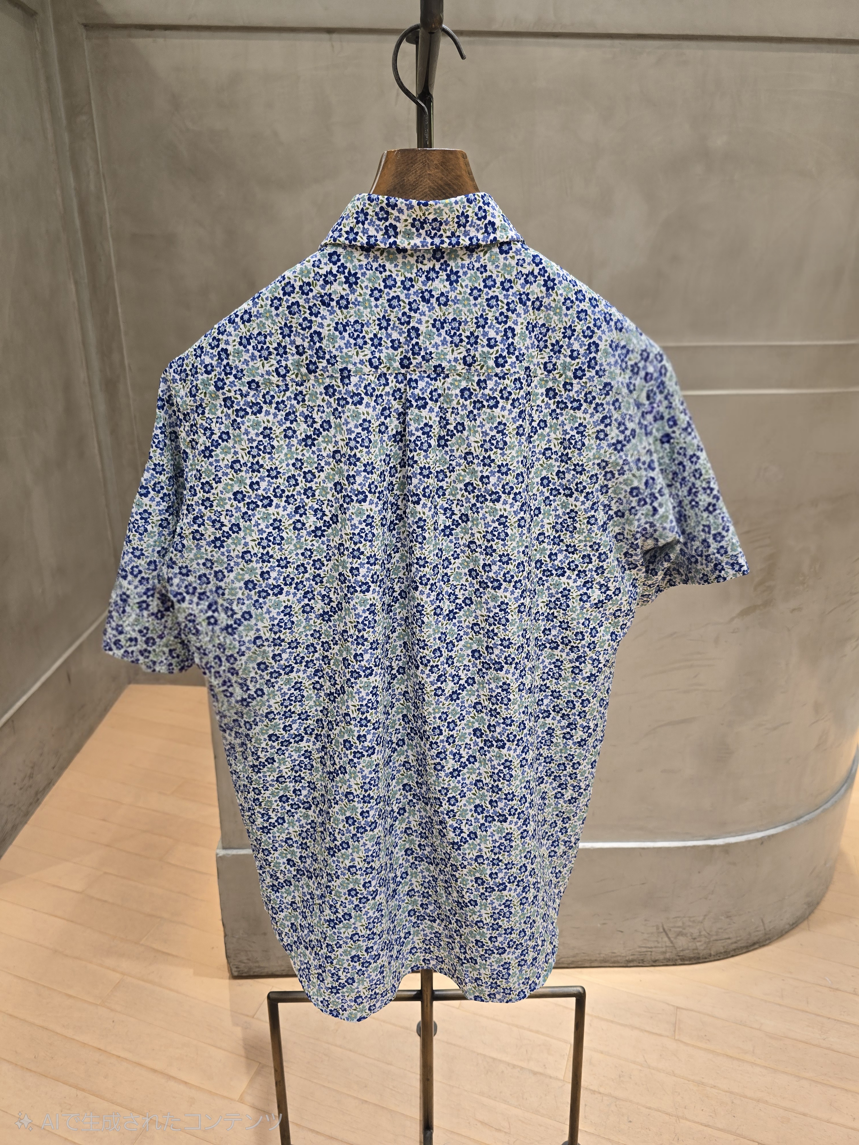 白木駆さんの「TAKEO KIKUCHI｜リップル小花シャツ」を使ったコーディネート