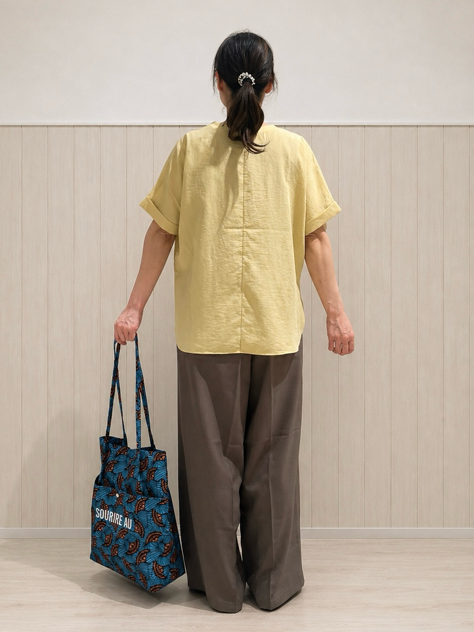 まつみさんの「SHOO･LA･RUE｜【着丈選べる/ひんやり/体型カバー】洗濯後しわになりにくい さらさらドルマンブラウス」を使ったコーディネート