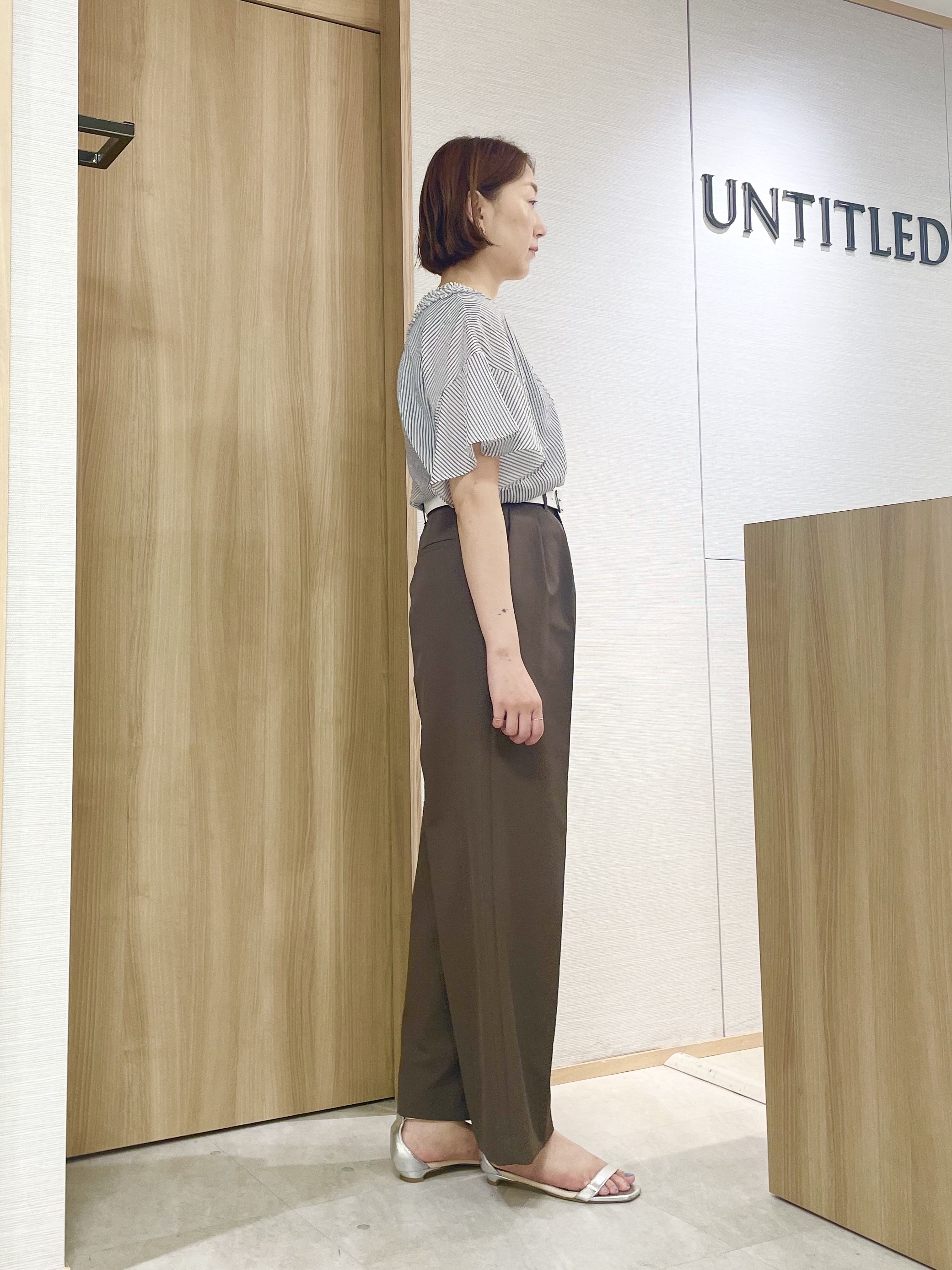 aliceさんの「UNTITLED｜【接触冷感/通気性/洗える】Vネックフリルブラウス」を使ったコーディネート