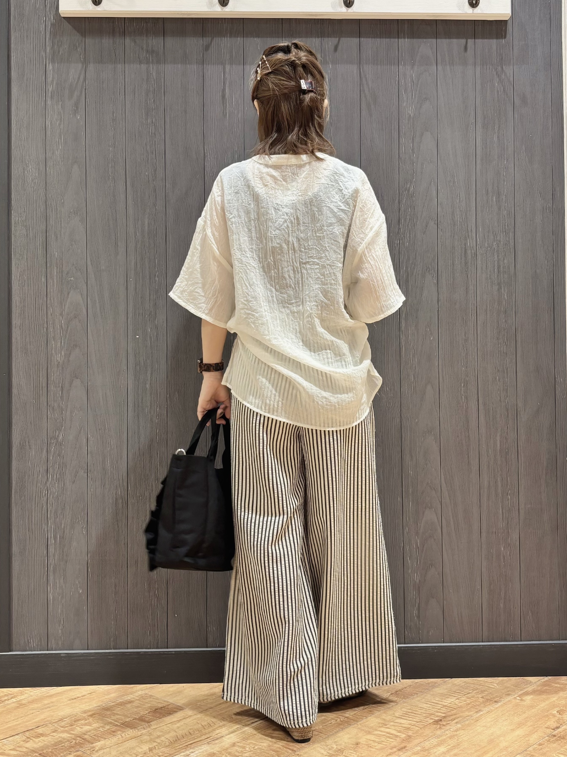 meiさんの「SHOO･LA･RUE｜フロントフリル シアーワッシャーブラウス」を使ったコーディネート