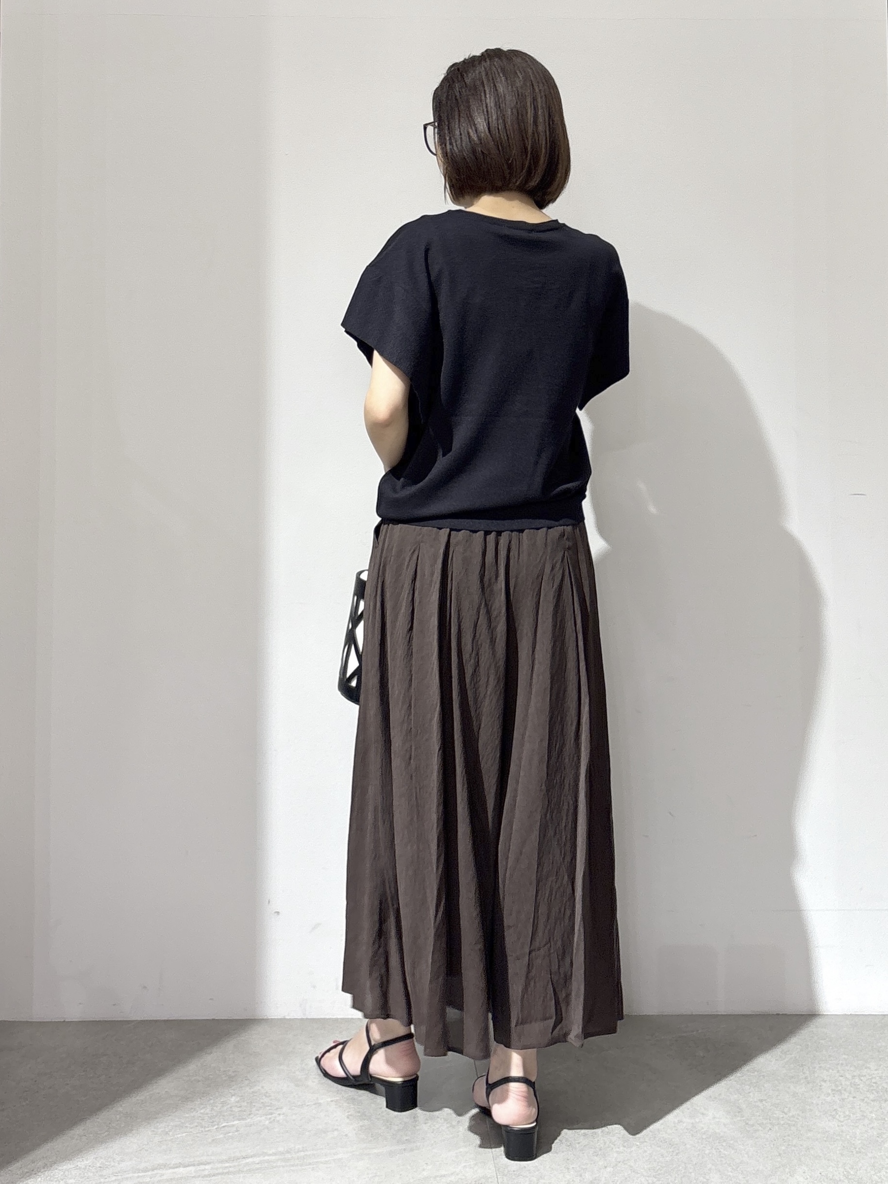 NAKAさんの「OPAQUE.CLIP｜『STORY Web7月掲載』ドライタッチラメニット《UV／洗える／6col》」を使ったコーディネート