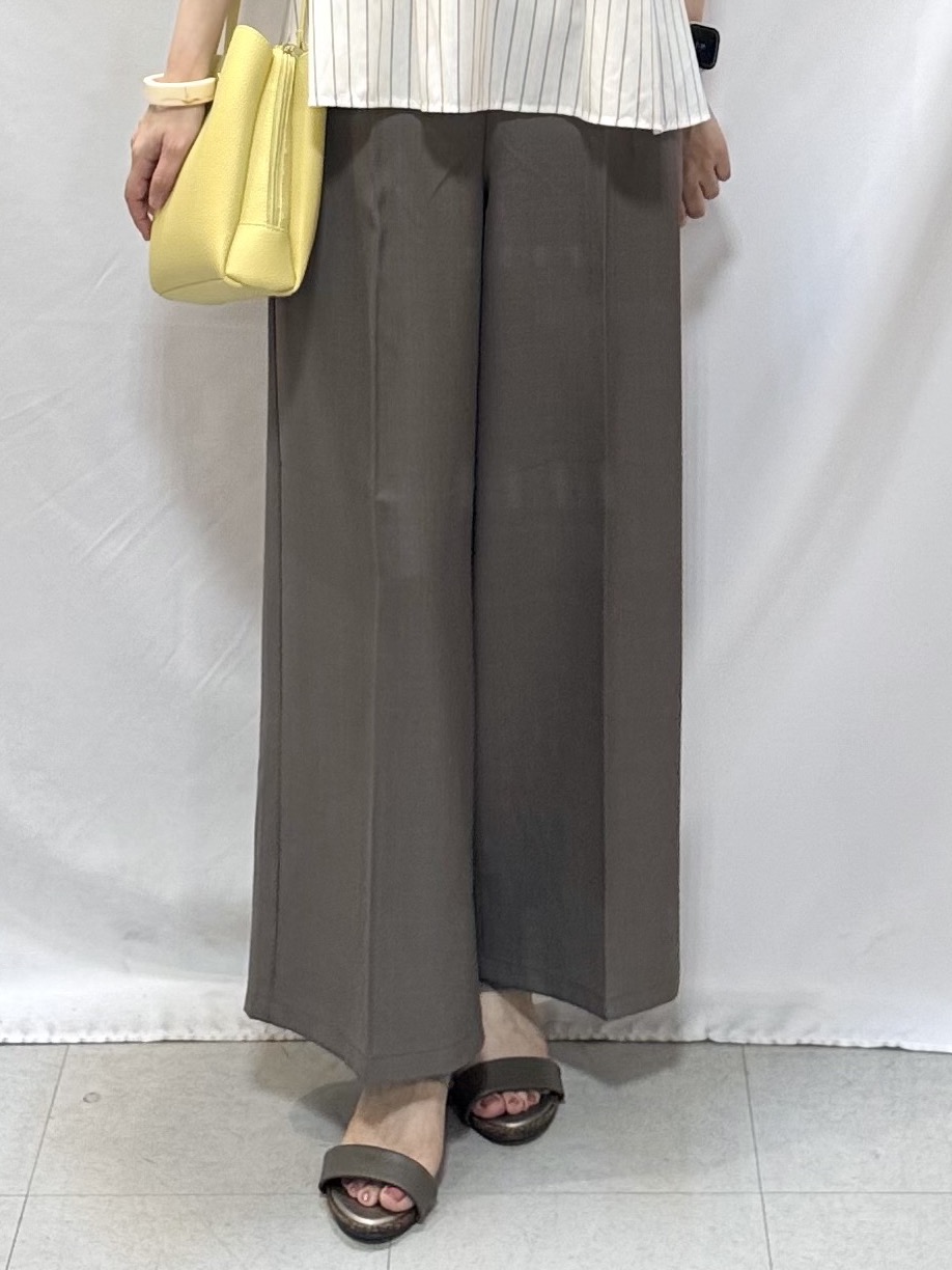 𝐇𝐢𝐫𝐨𝐦𝐢さんの「SHOO･LA･RUE｜【高レビュー/洗濯後しわになりにくい/インせず着られる】自然に体型カバー 麻調ペプラムブラウス」を使ったコーディネート