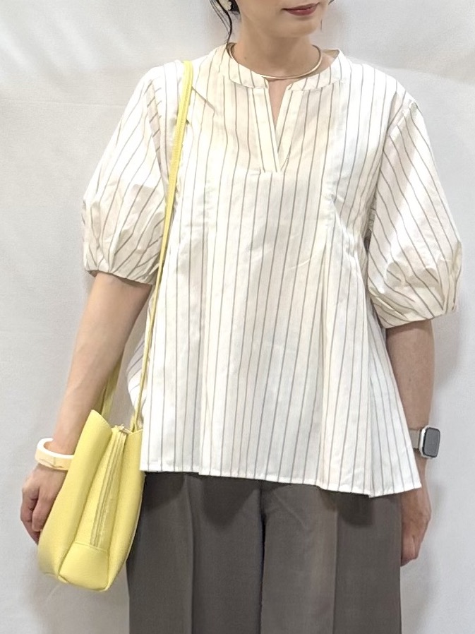 𝐇𝐢𝐫𝐨𝐦𝐢さんの「SHOO･LA･RUE｜【高レビュー/洗濯後しわになりにくい/インせず着られる】自然に体型カバー 麻調ペプラムブラウス」を使ったコーディネート