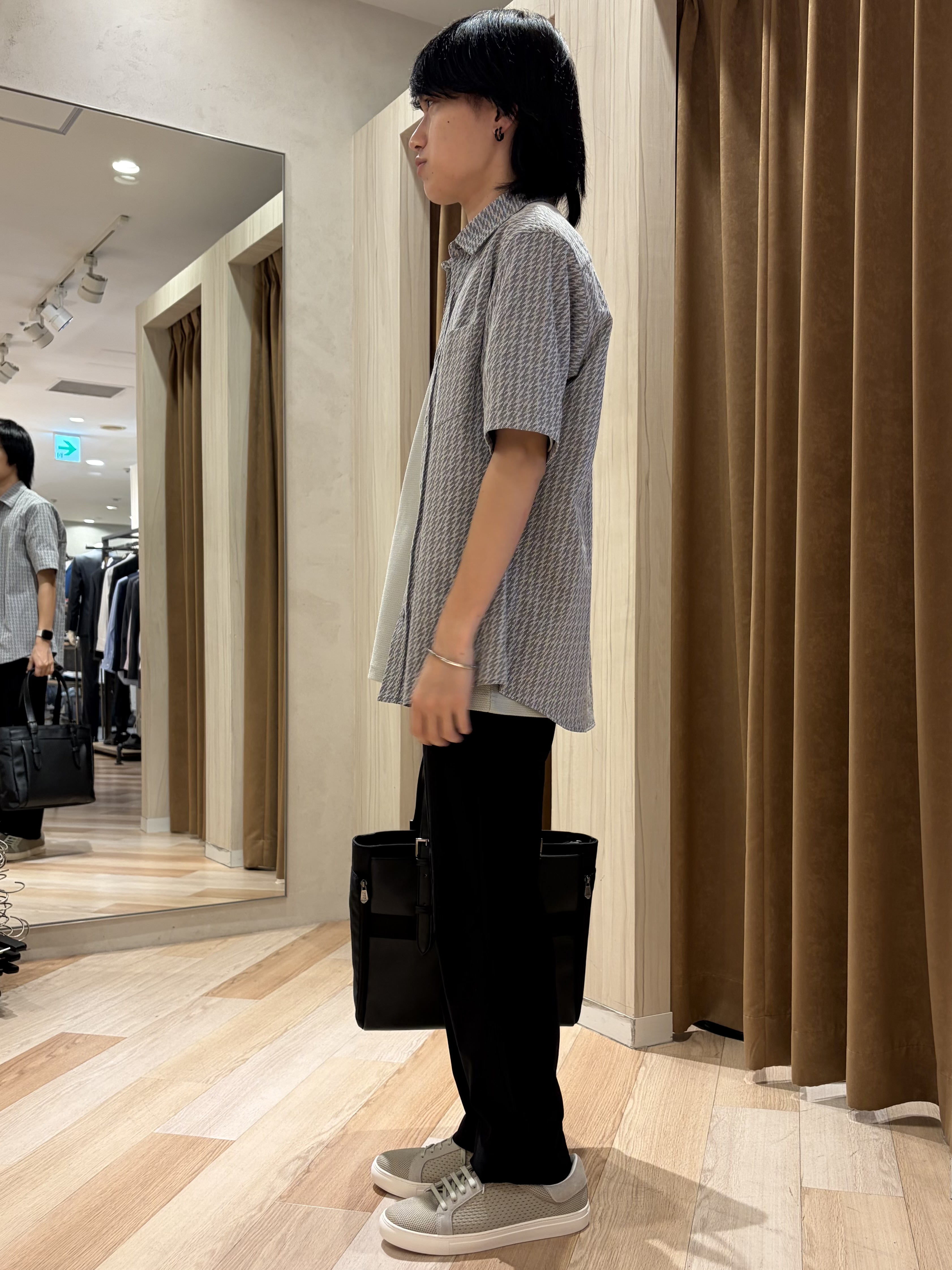 阿部智春さんの「TAKEO KIKUCHI｜播州織り 千鳥 半袖シャツ」を使ったコーディネート