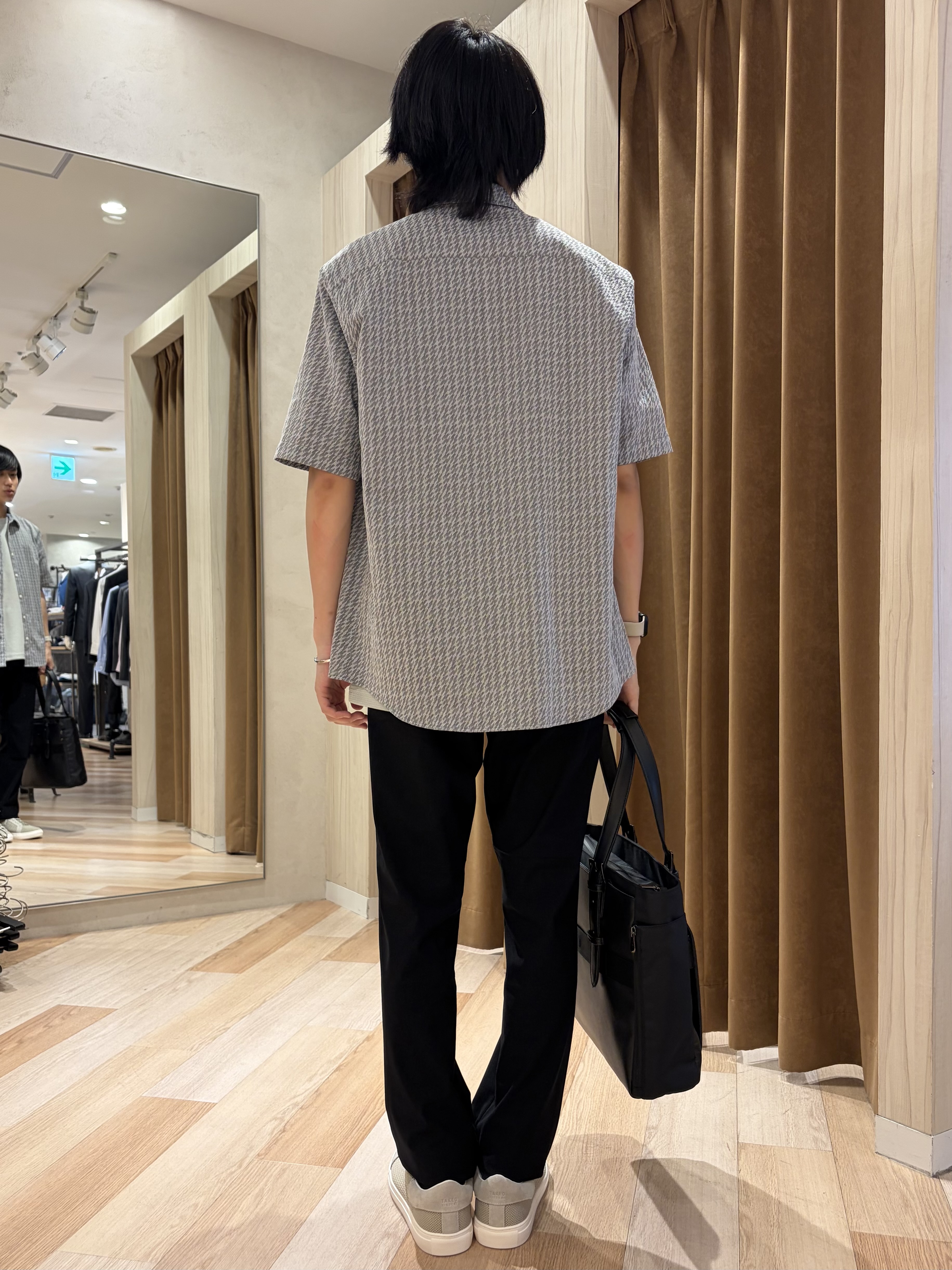阿部智春さんの「TAKEO KIKUCHI｜播州織り 千鳥 半袖シャツ」を使ったコーディネート