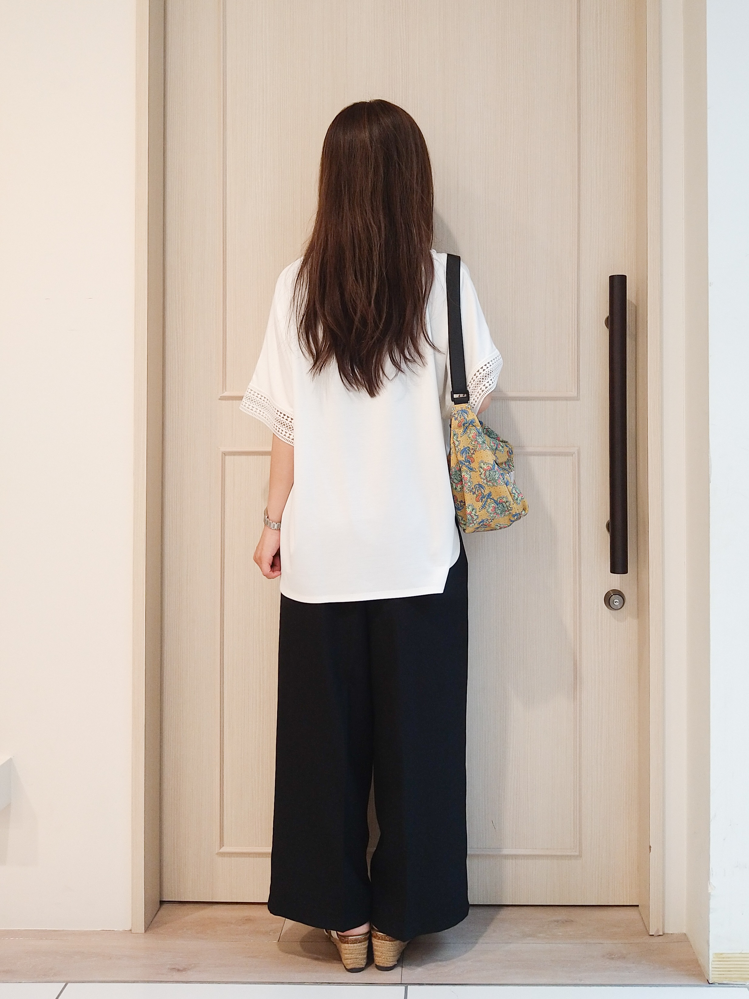 mi-saさんの「SHOO･LA･RUE｜【ひんやり/UV】お袖レースが上品 ゆったりとろみトップス」を使ったコーディネート