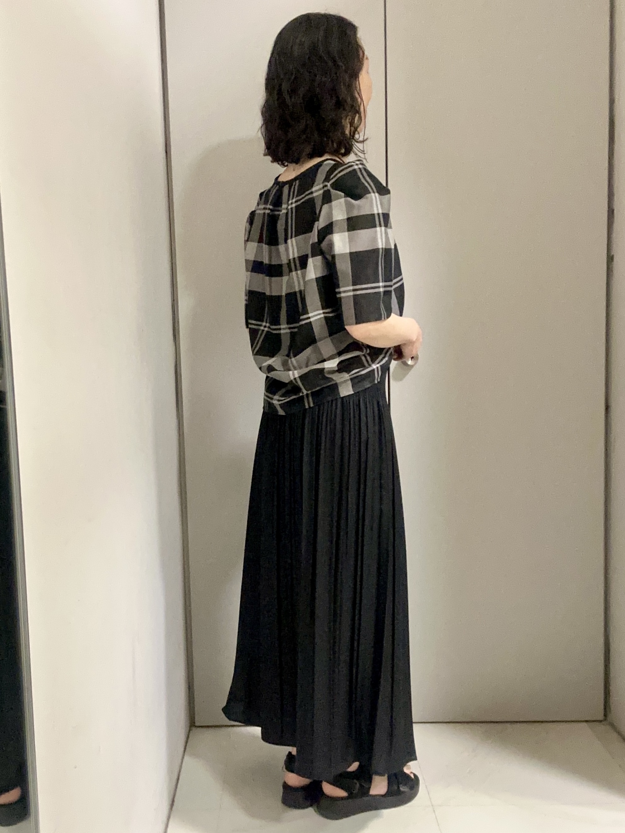Kouさんの「Reflect｜【セットアップ／手洗い可】チェック柄パフスリーブブラウス」を使ったコーディネート