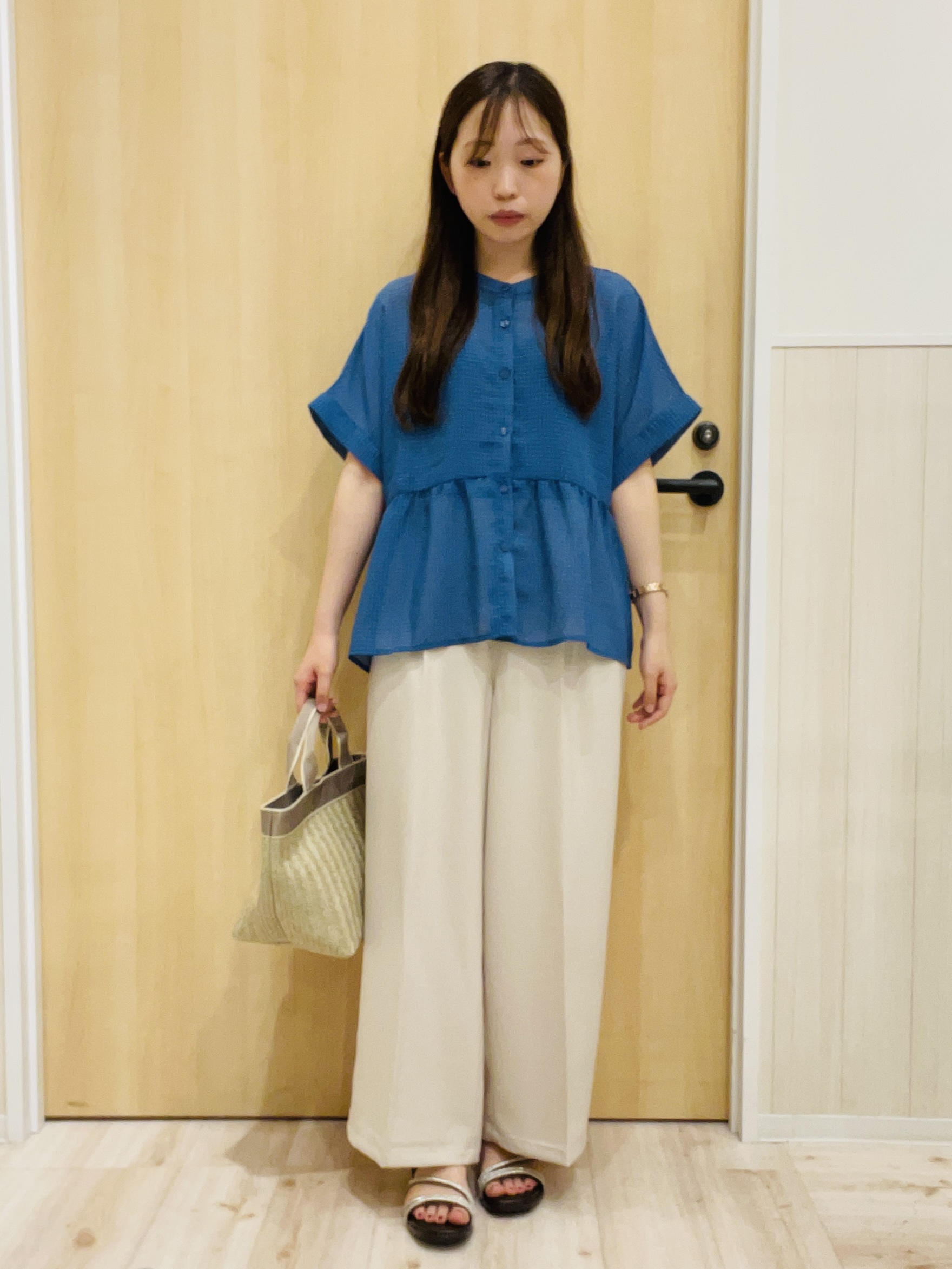 minamiさんの「SHOO･LA･RUE｜2WAYシアーペプラムブラウス」を使ったコーディネート