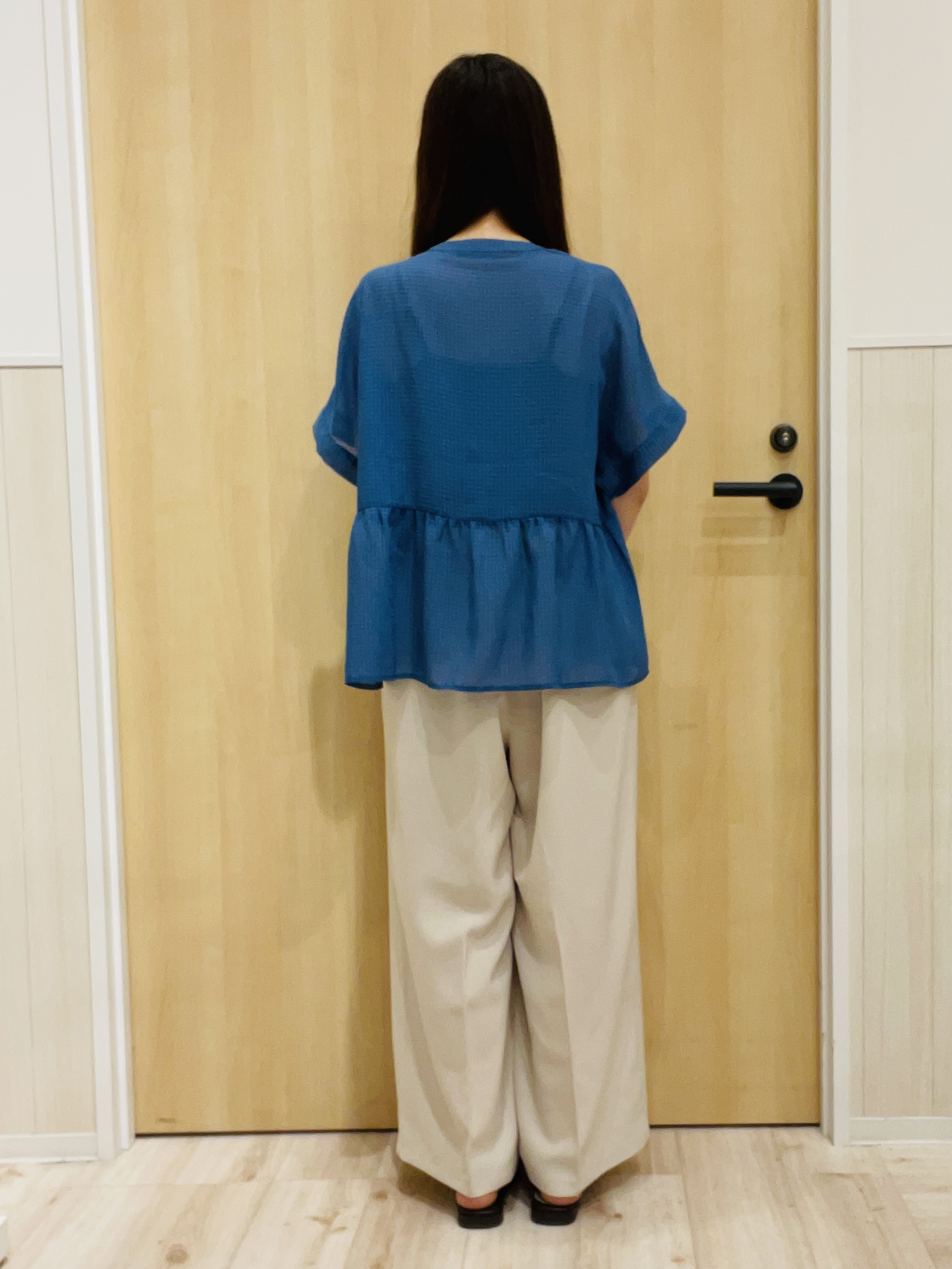 minamiさんの「SHOO･LA･RUE｜2WAYシアーペプラムブラウス」を使ったコーディネート