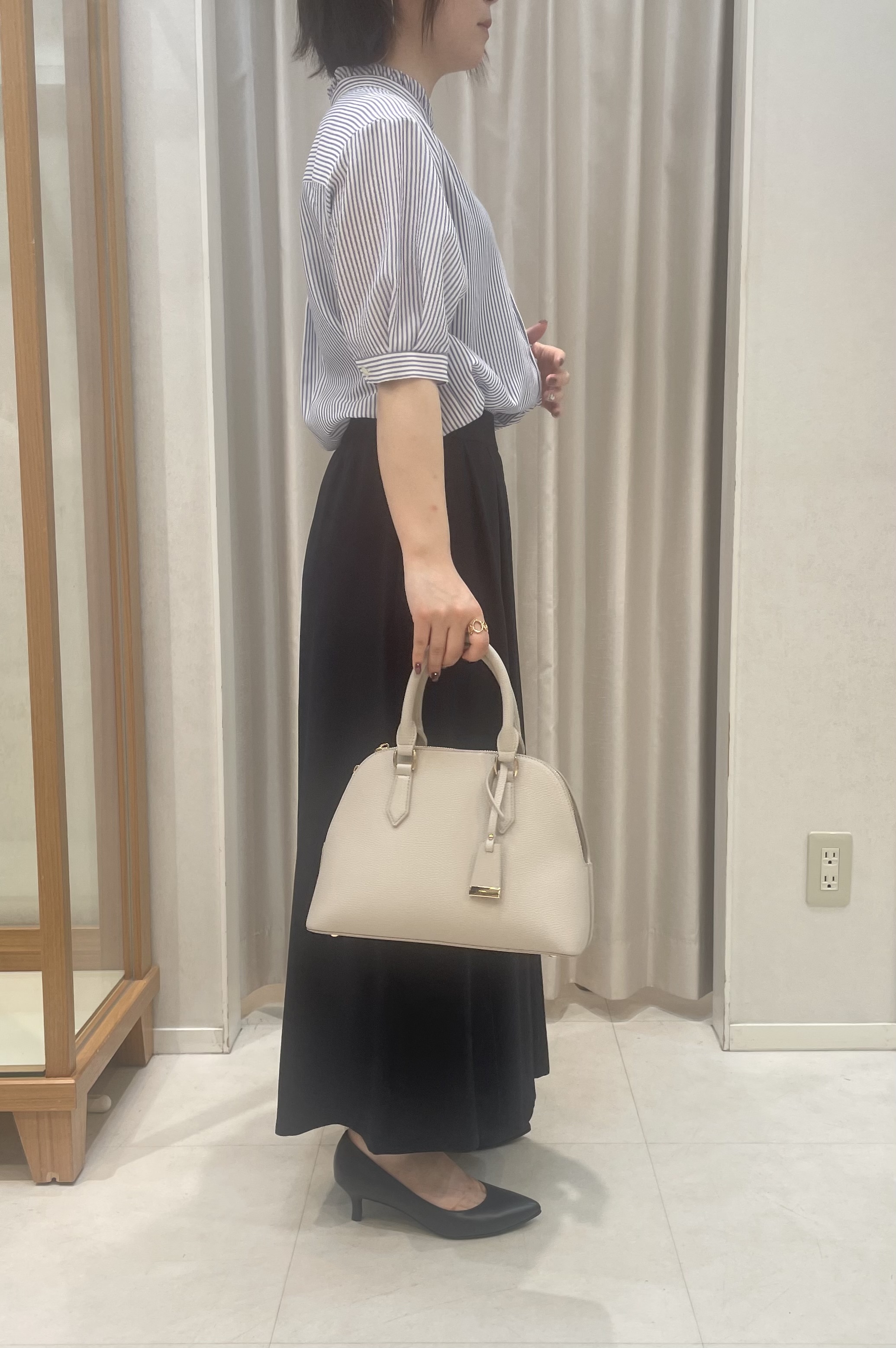 チカさんの「UNTITLED｜【接触冷感/通気性/洗える】スタンドカラーフリルブラウス」を使ったコーディネート