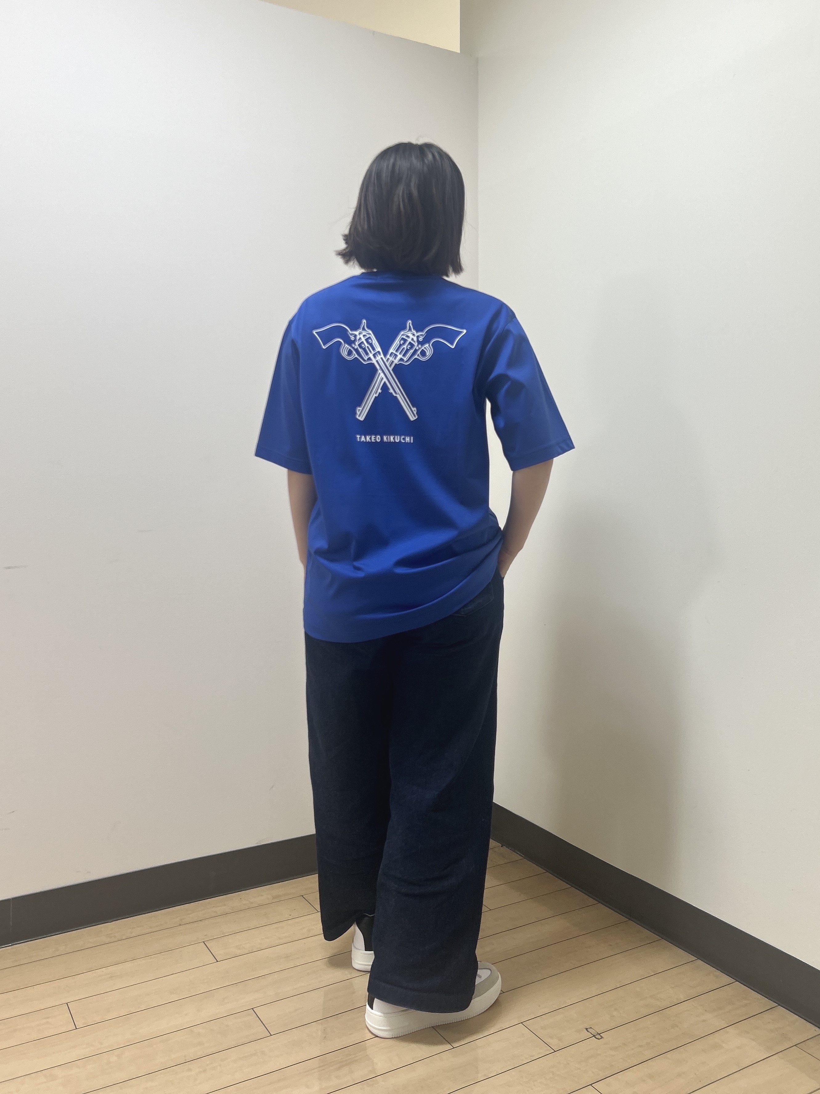 okaさんの「TAKEO KIKUCHI｜【BOWLER HAT LABEL】アイスクリアコットン バッククロスピストル 半袖Tシャツ」を使ったコーディネート