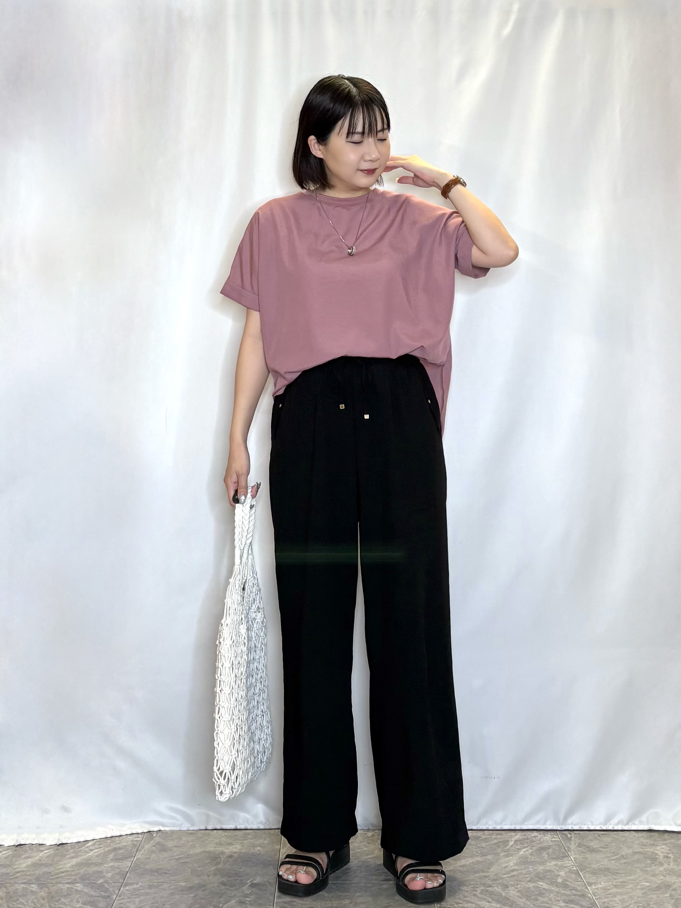 ネリさんの「SHOO･LA･RUE｜【着丈選べる/ひんやり/体型カバー】洗濯後しわになりにくい さらさらドルマンブラウス」を使ったコーディネート