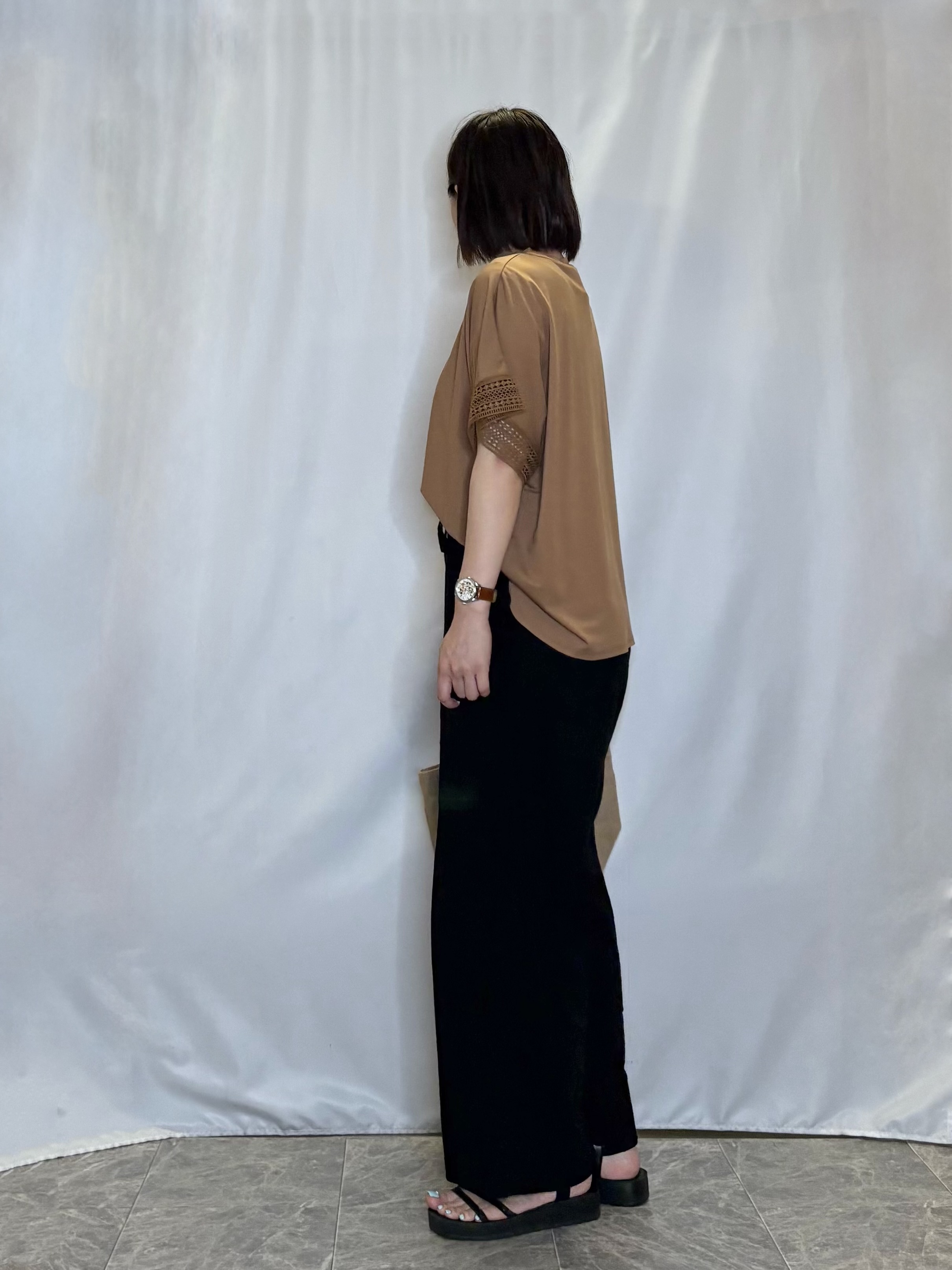ネリさんの「SHOO･LA･RUE｜【ひんやり/UV】お袖レースが上品 ゆったりとろみトップス」を使ったコーディネート