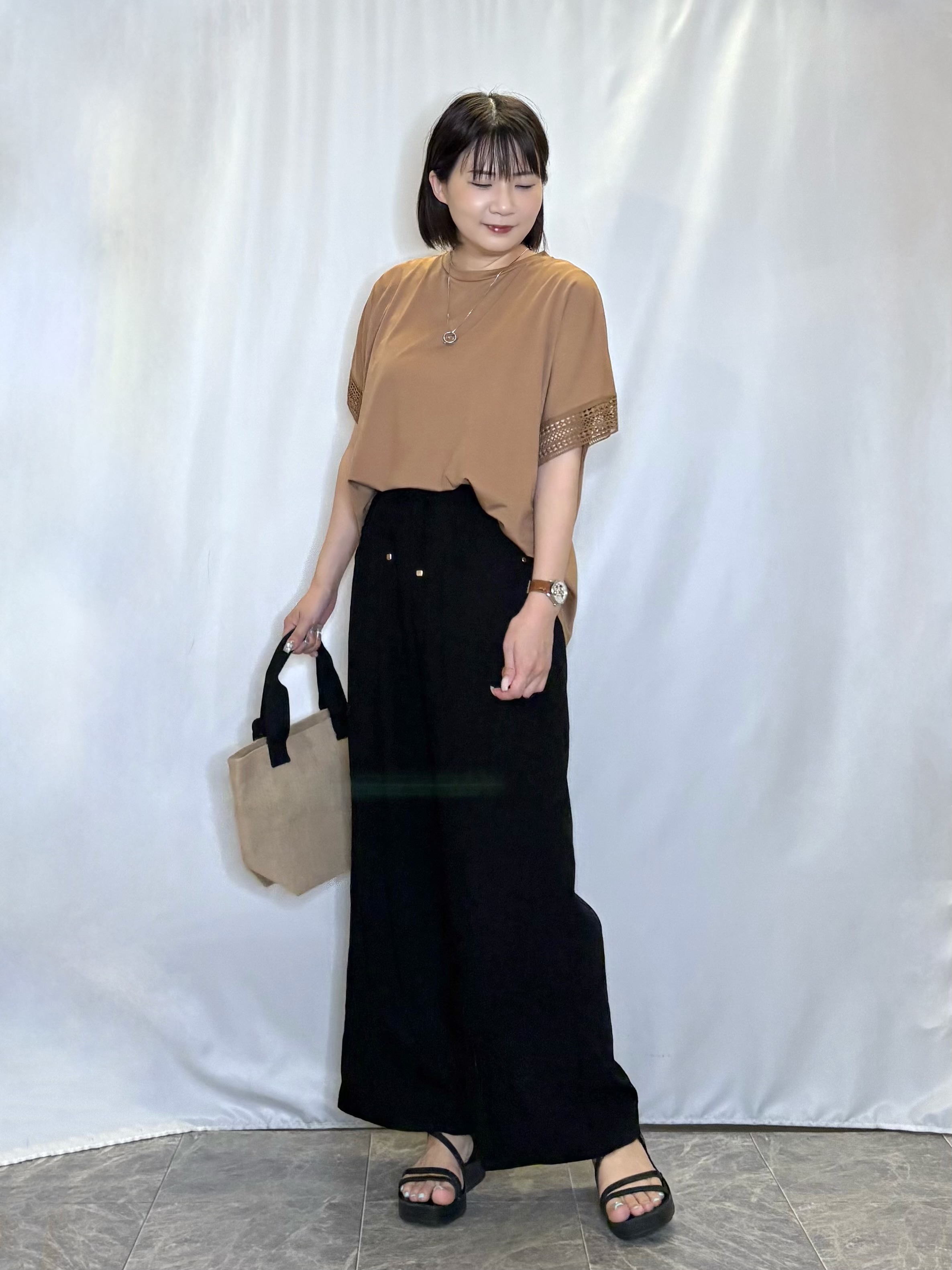 ネリさんの「SHOO･LA･RUE｜【ひんやり/UV】お袖レースが上品 ゆったりとろみトップス」を使ったコーディネート