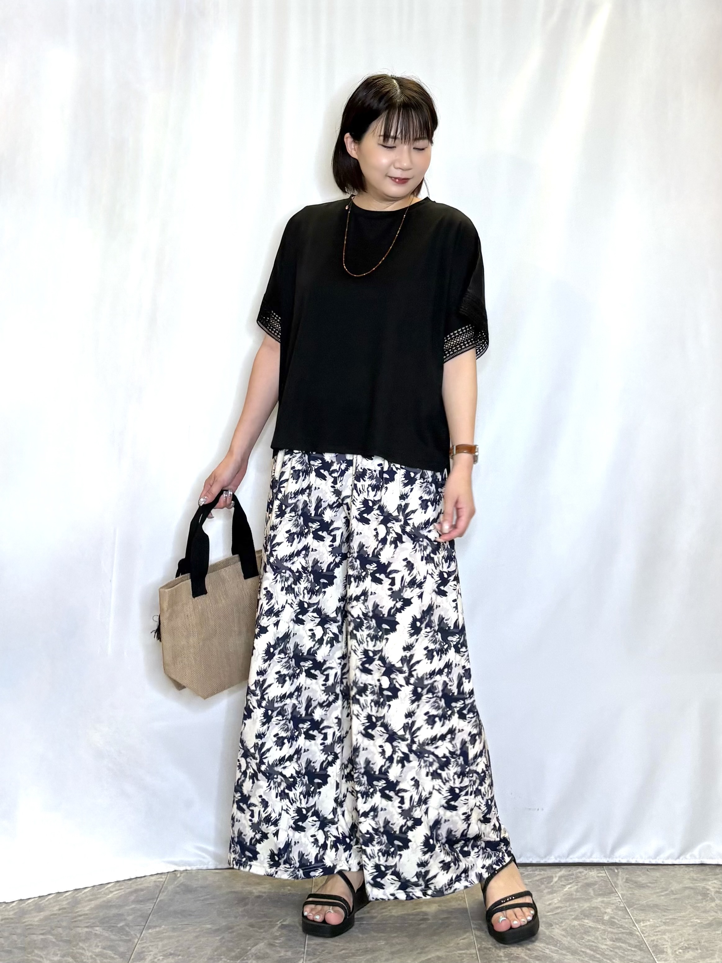 ネリさんの「SHOO･LA･RUE｜【ひんやり/UV】お袖レースが上品 ゆったりとろみトップス」を使ったコーディネート
