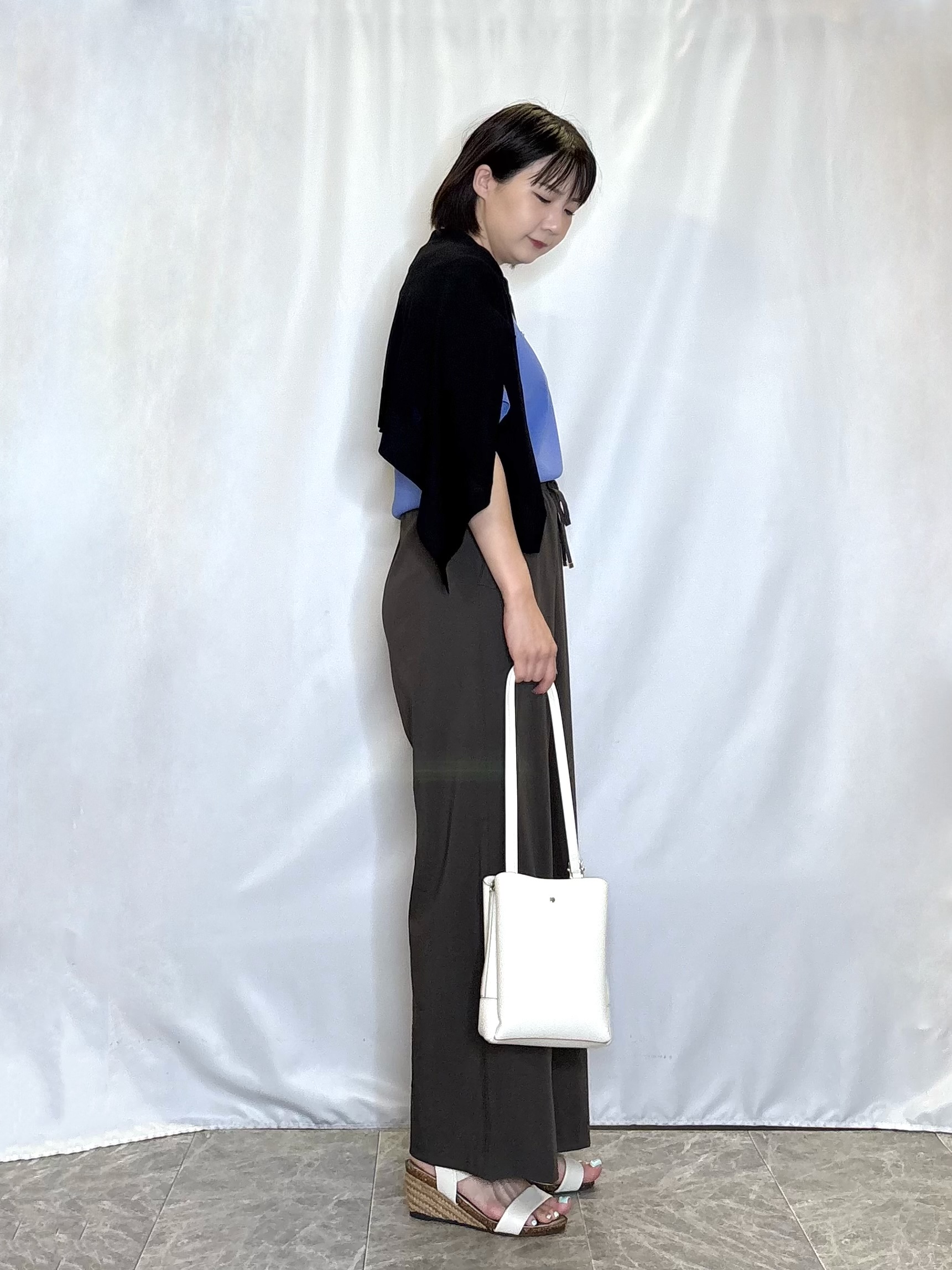 ネリさんの「SHOO･LA･RUE｜【ひんやり/洗濯機可/S-LL】オンにもオフにも マルチに使えるボタンレスカーディガン」を使ったコーディネート