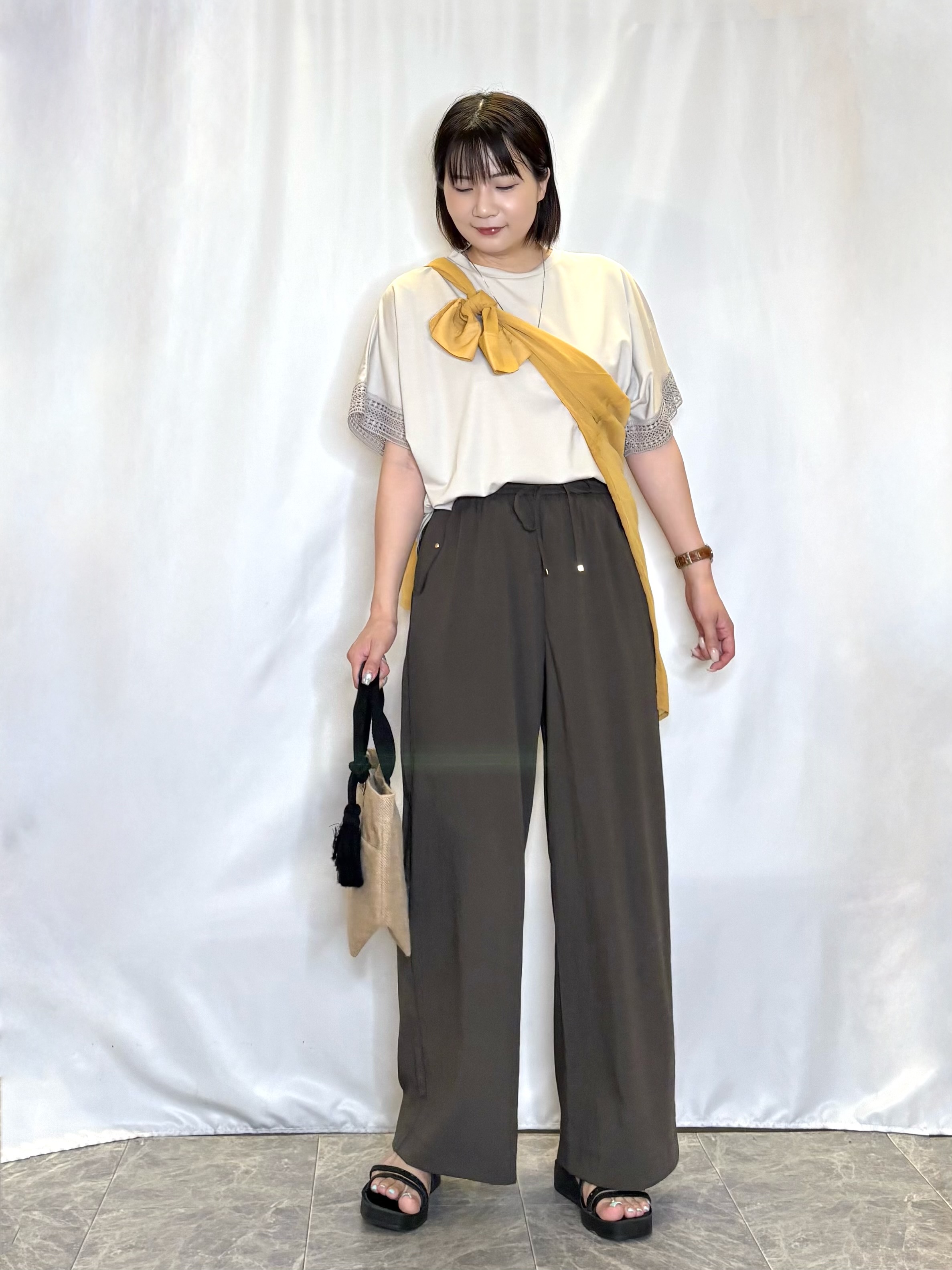 ネリさんの「SHOO･LA･RUE｜【洗濯機可】ダブルポケット 楊柳しぼしぼシアーシャツ」を使ったコーディネート