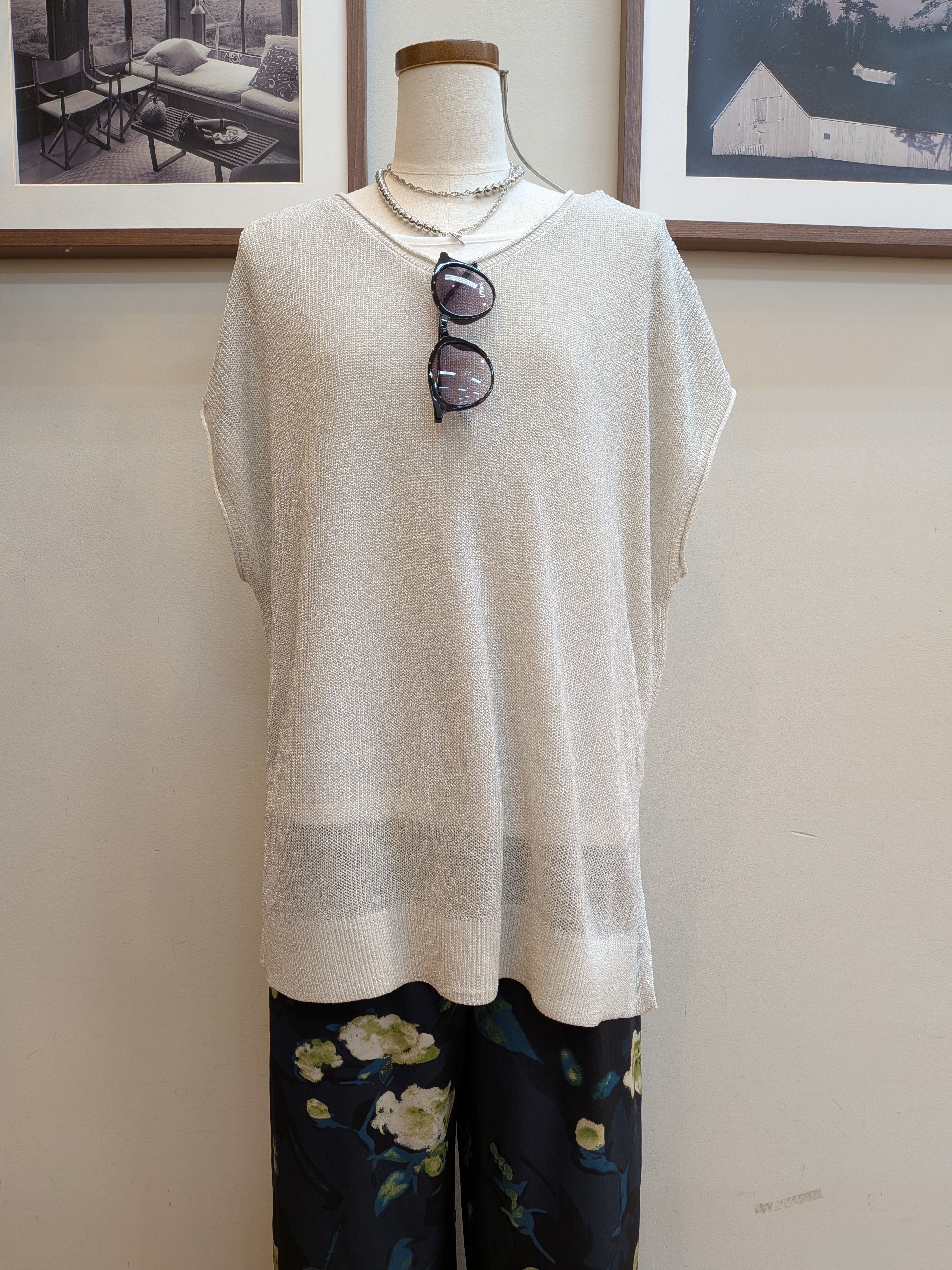 うっちーさんの「SHOO･LA･RUE｜【2点セット/前後2WAY/洗濯機可/S-LL】体型カバーも叶う ラメ畦ニット+タンクトップ」を使ったコーディネート